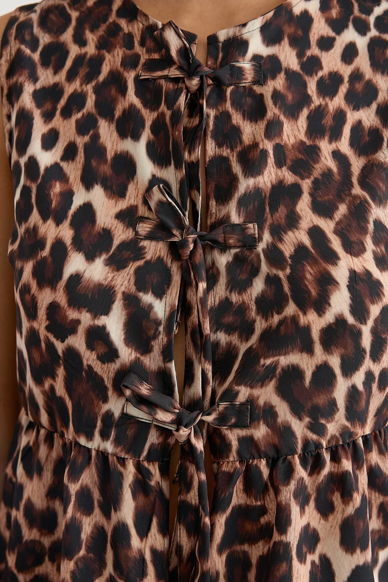 Sleeveless Animal Print Blouse with Round Neck and Lace-up Detail