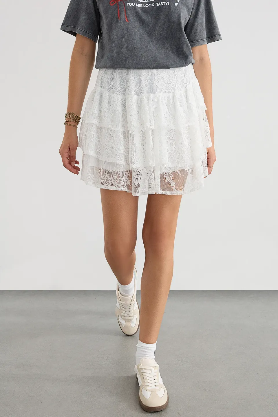 Ruffled Lace Elastic Waist Mini Skirt