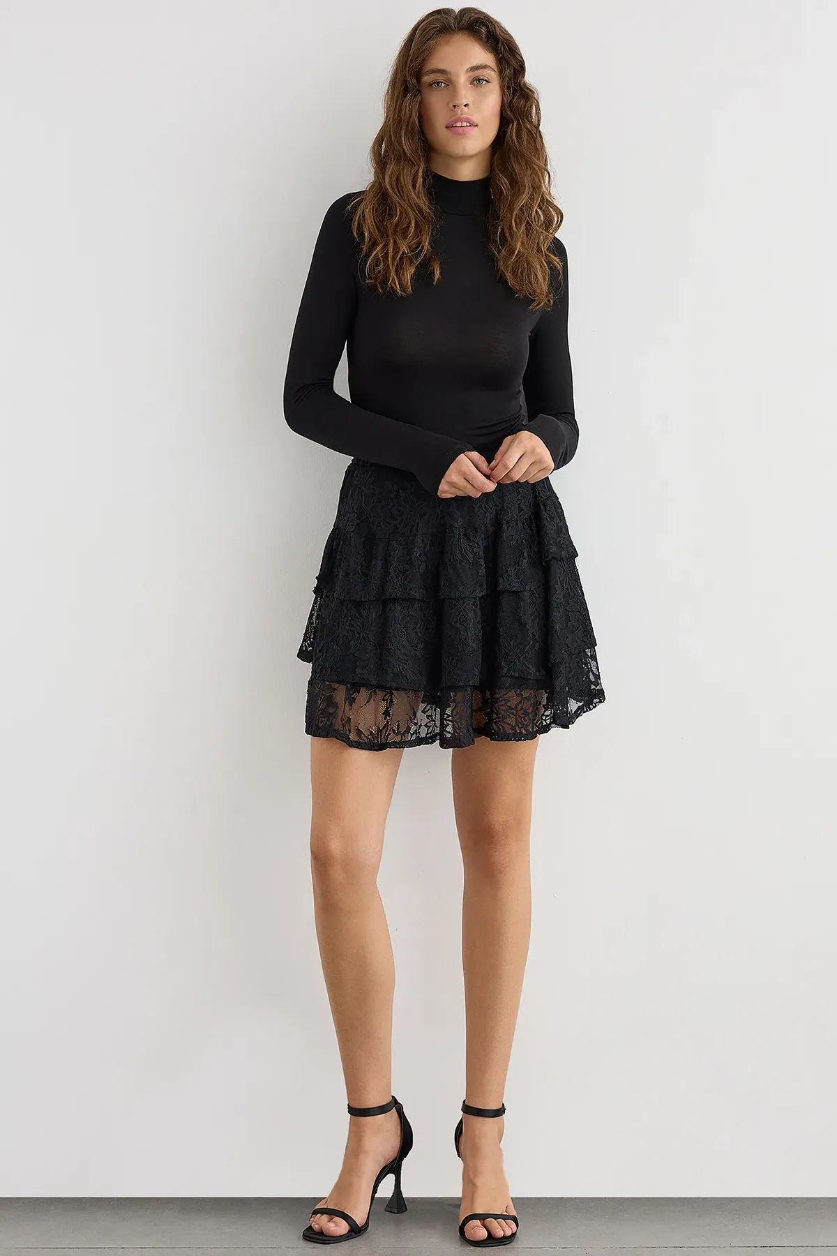 Ruffled Lace Elastic Waist Mini Skirt 1