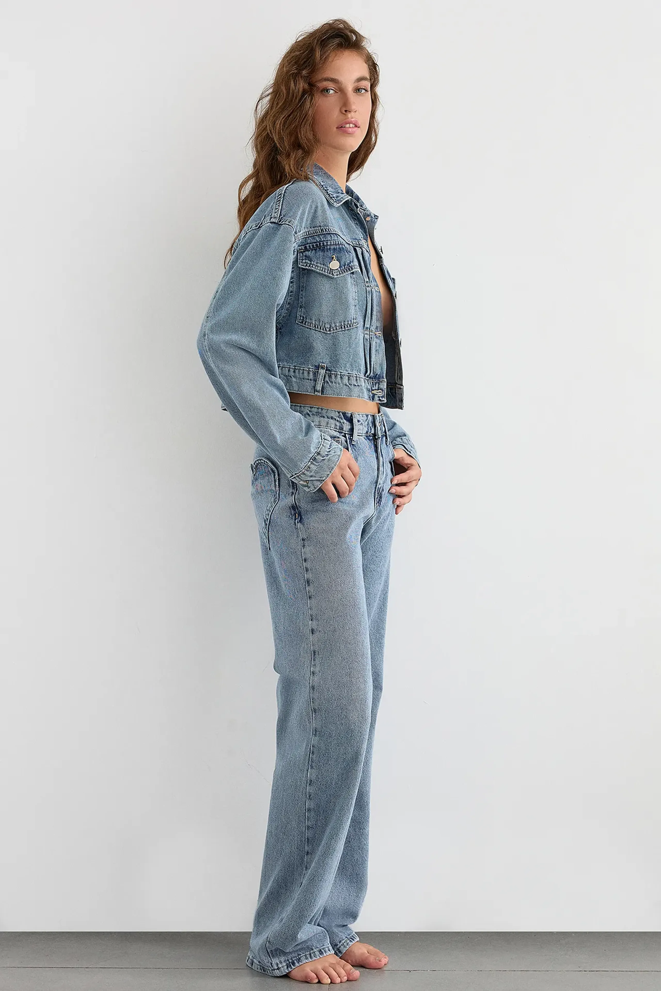 HiCCUP - Mid Blue Denim Heart Pocket Straight-leg Mid-rise Jeans Women