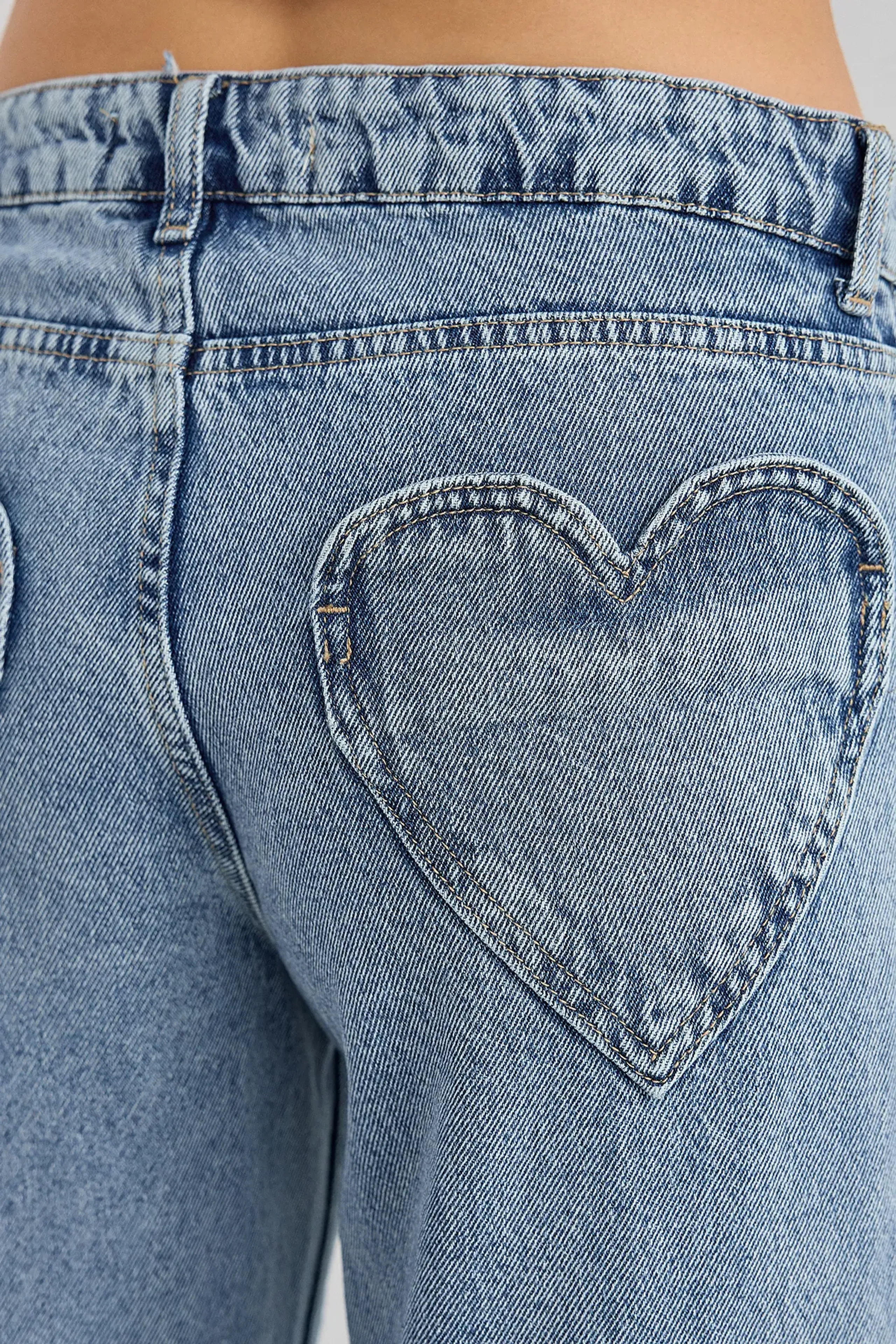 HiCCUP - Mid Blue Denim Heart Pocket Straight-leg Mid-rise Jeans Women