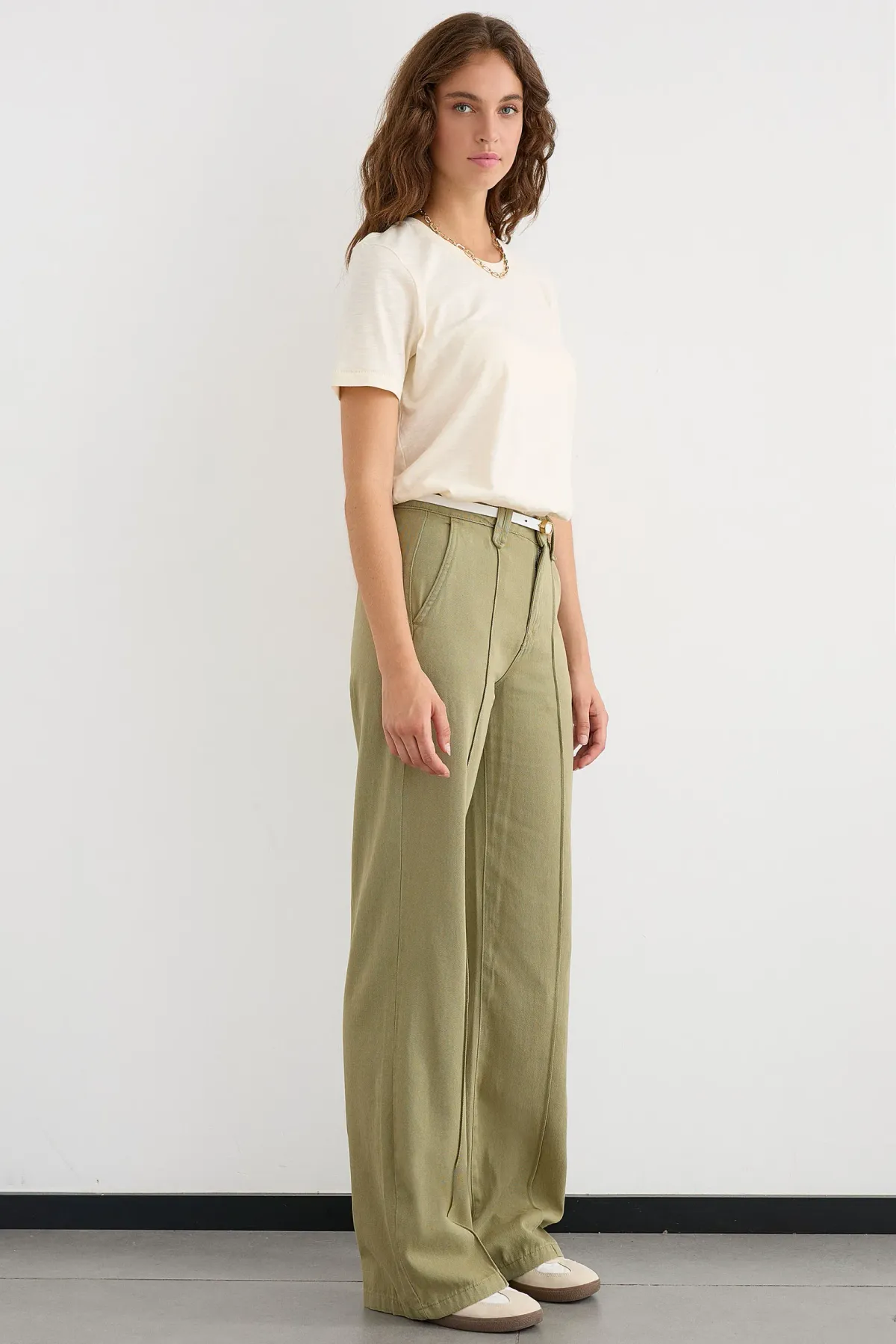 Mid-Rise Wide-Leg Pants with Pintuck Detail 3