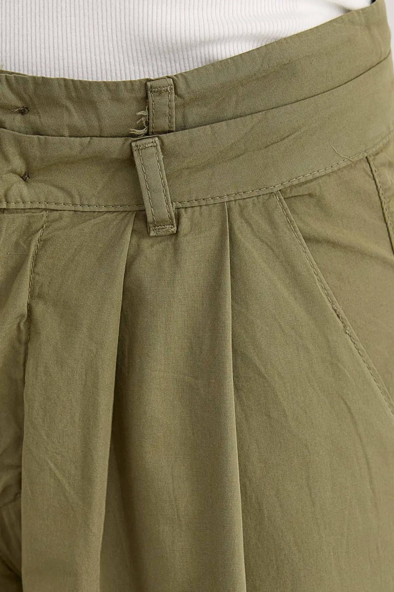 High-Waist Pleated Straight-Leg Pants with Waist Detail