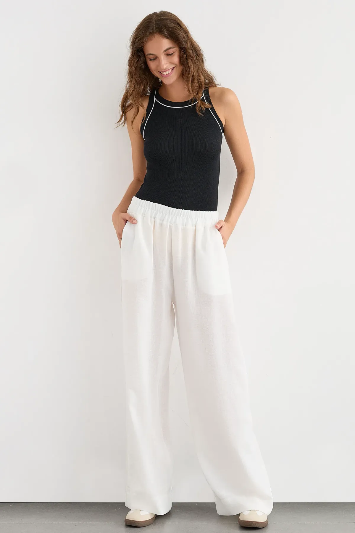 Contrast Ribbed Round Neck Sleeveless Camis 2