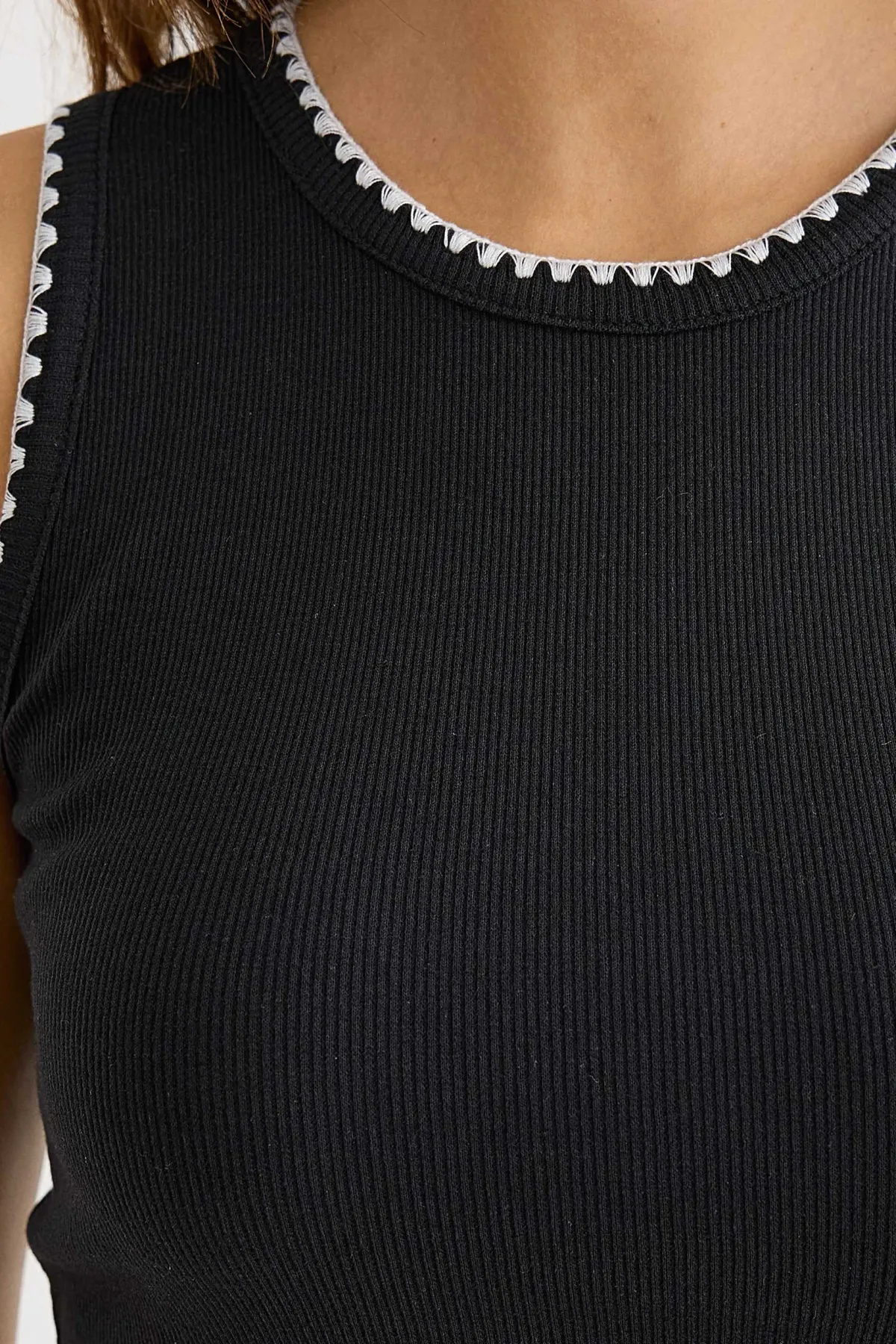 Contrast Detail Sleeveless Blouse with Blanket Stitch 5