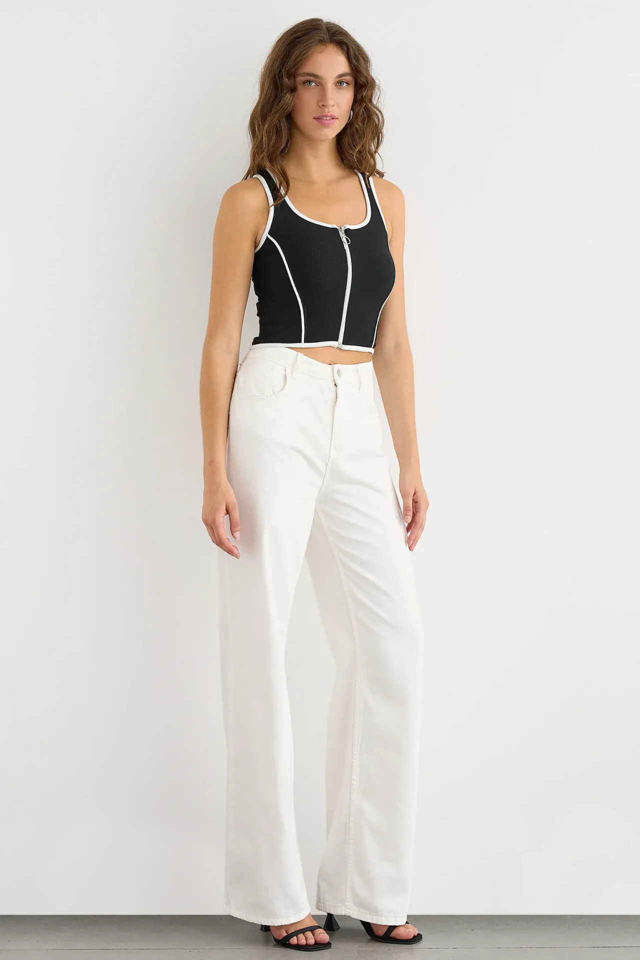 Contrast Zip-Detail Sleeveless Crop Top