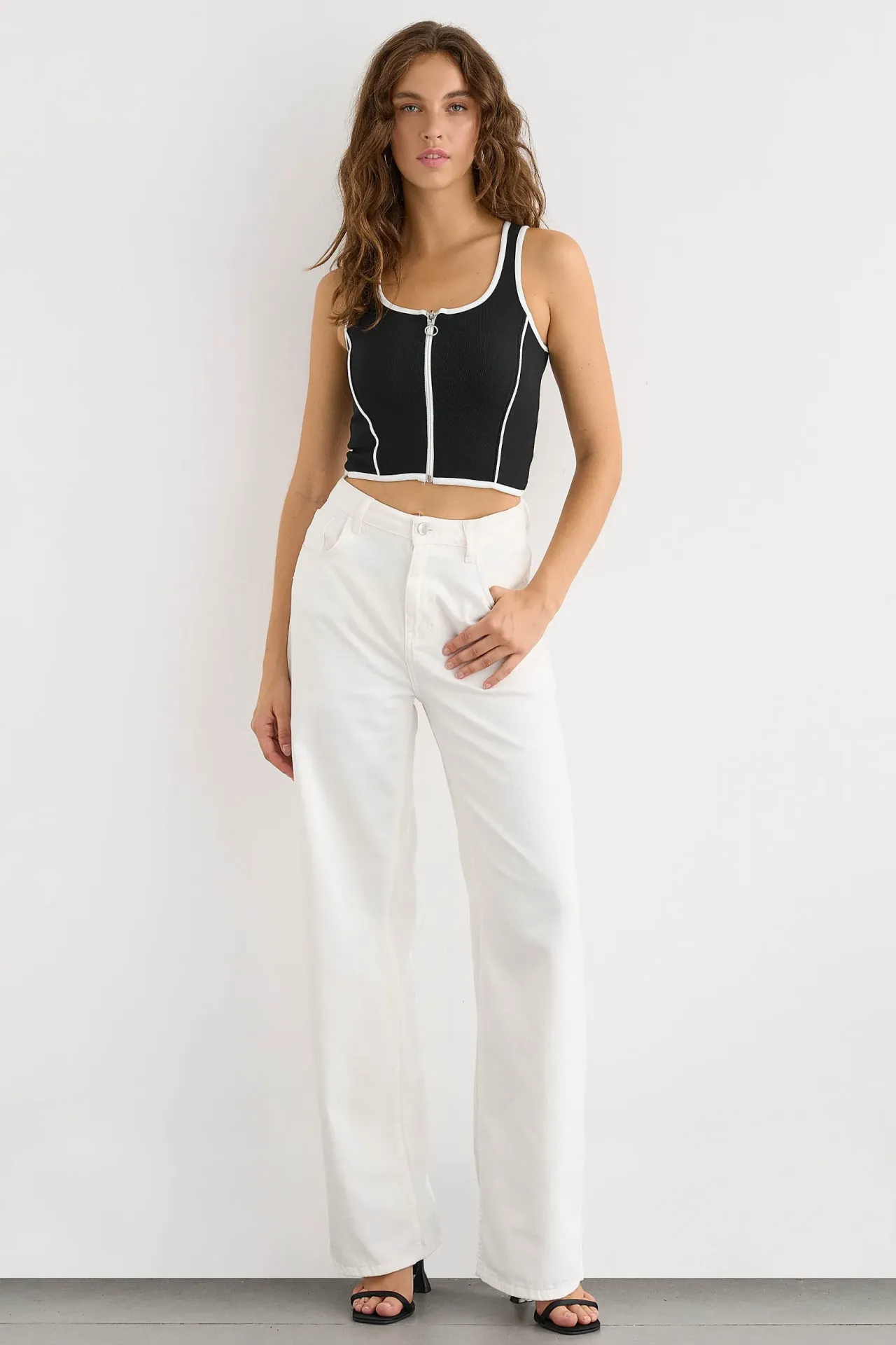Contrast Zip-Detail Sleeveless Crop Top