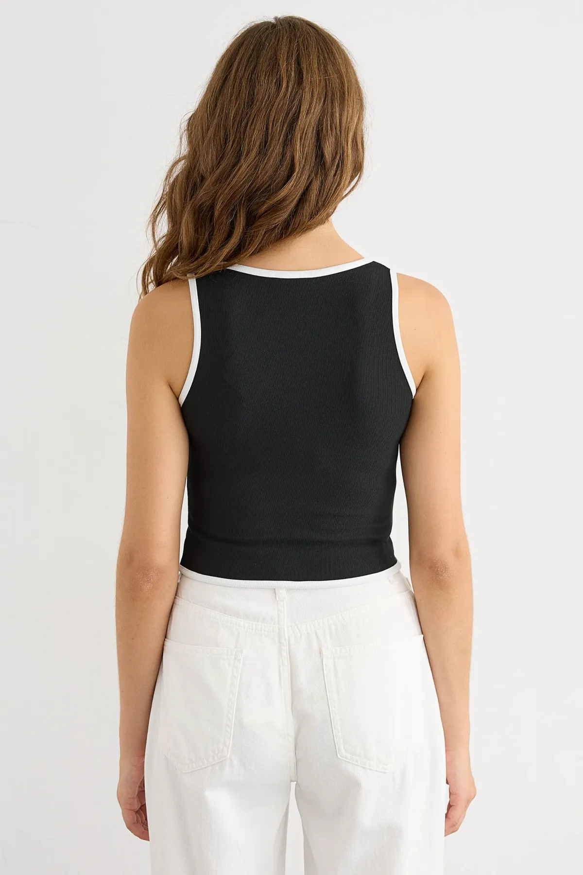 Kontrast Fermuar Detaylı Kolsuz Crop Top 4
