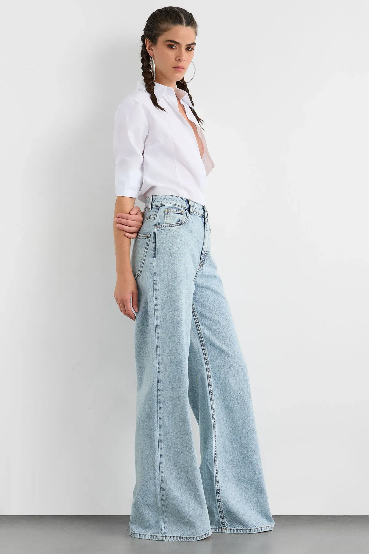 High-Waist Straight-Leg Jeans 3
