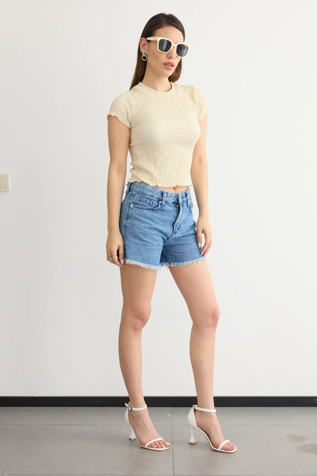 Short-Sleeve Round Neck Cropped Top in Textured Twisted Fabric