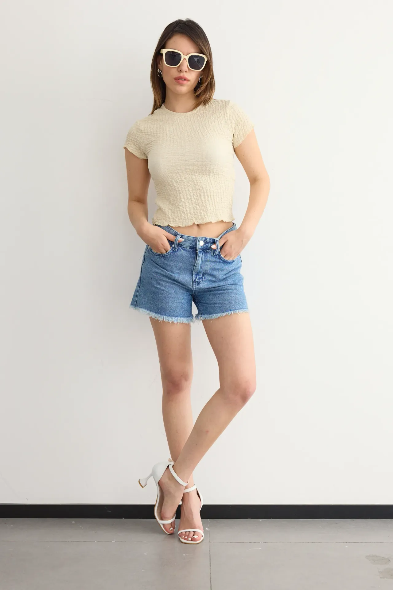 Short-Sleeve Round Neck Cropped Top in Textured Twisted Fabric