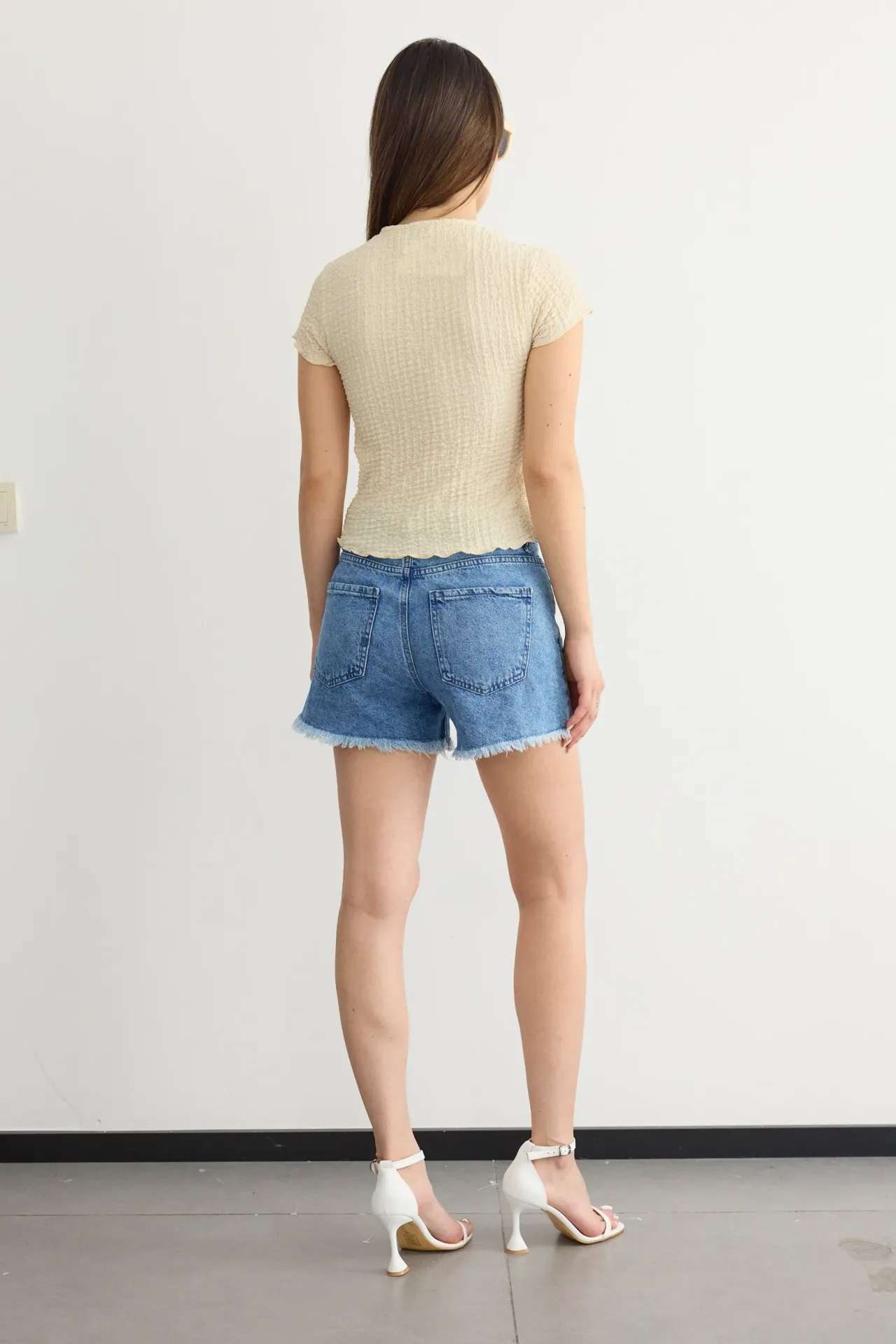 Short-Sleeve Round Neck Cropped Top in Textured Twisted Fabric