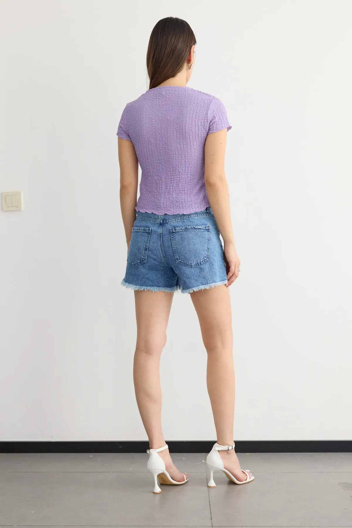 Short-Sleeve Round Neck Cropped Top in Textured Twisted Fabric 4