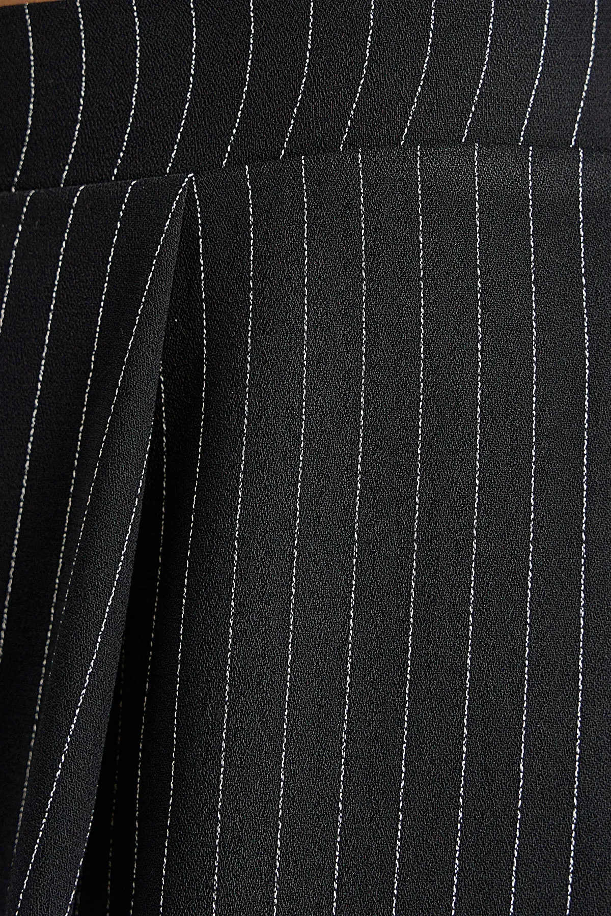 Wide-Leg Striped Pleated Pants 5