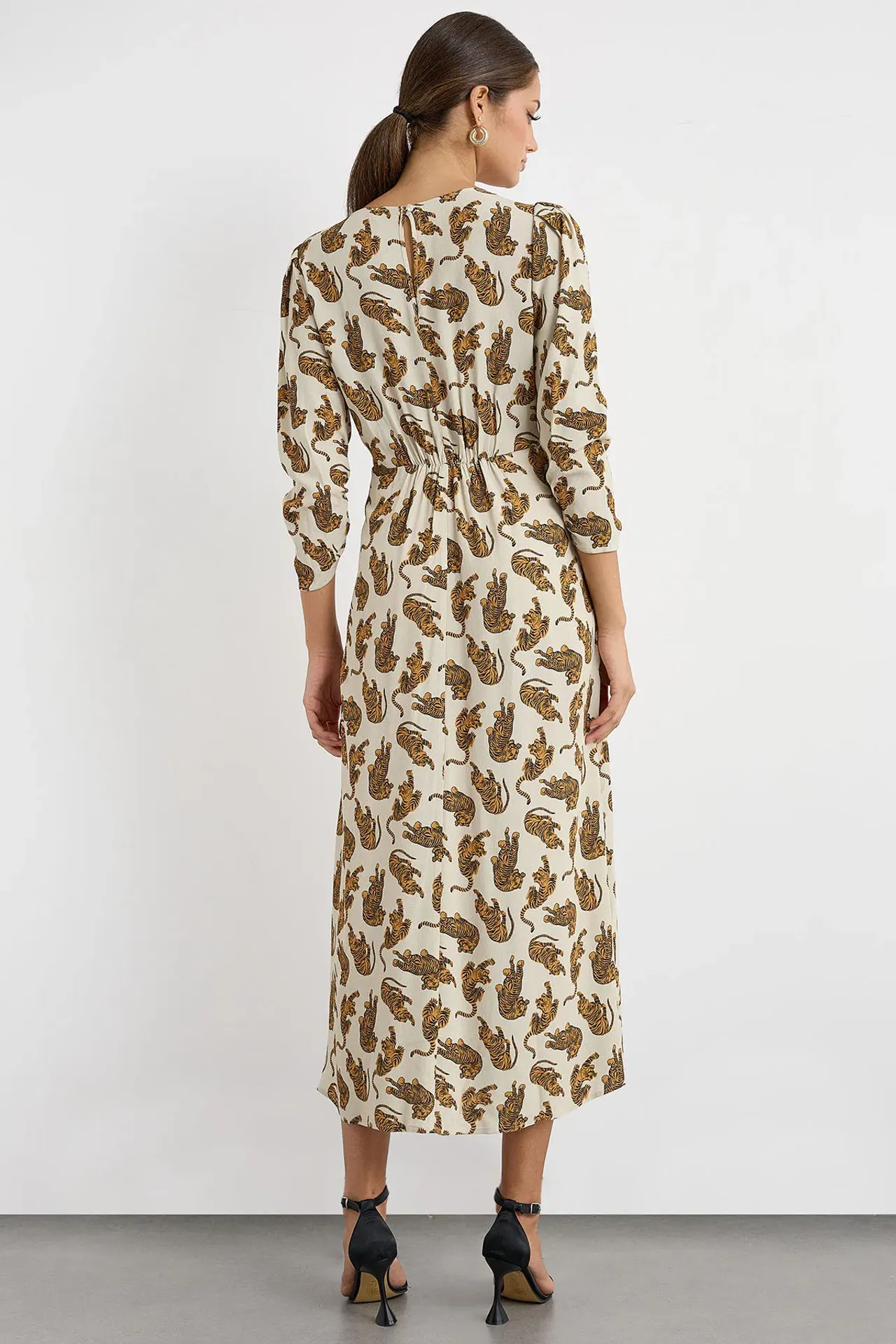 Printed Maxi Dress with V-Neck and Ruched Back