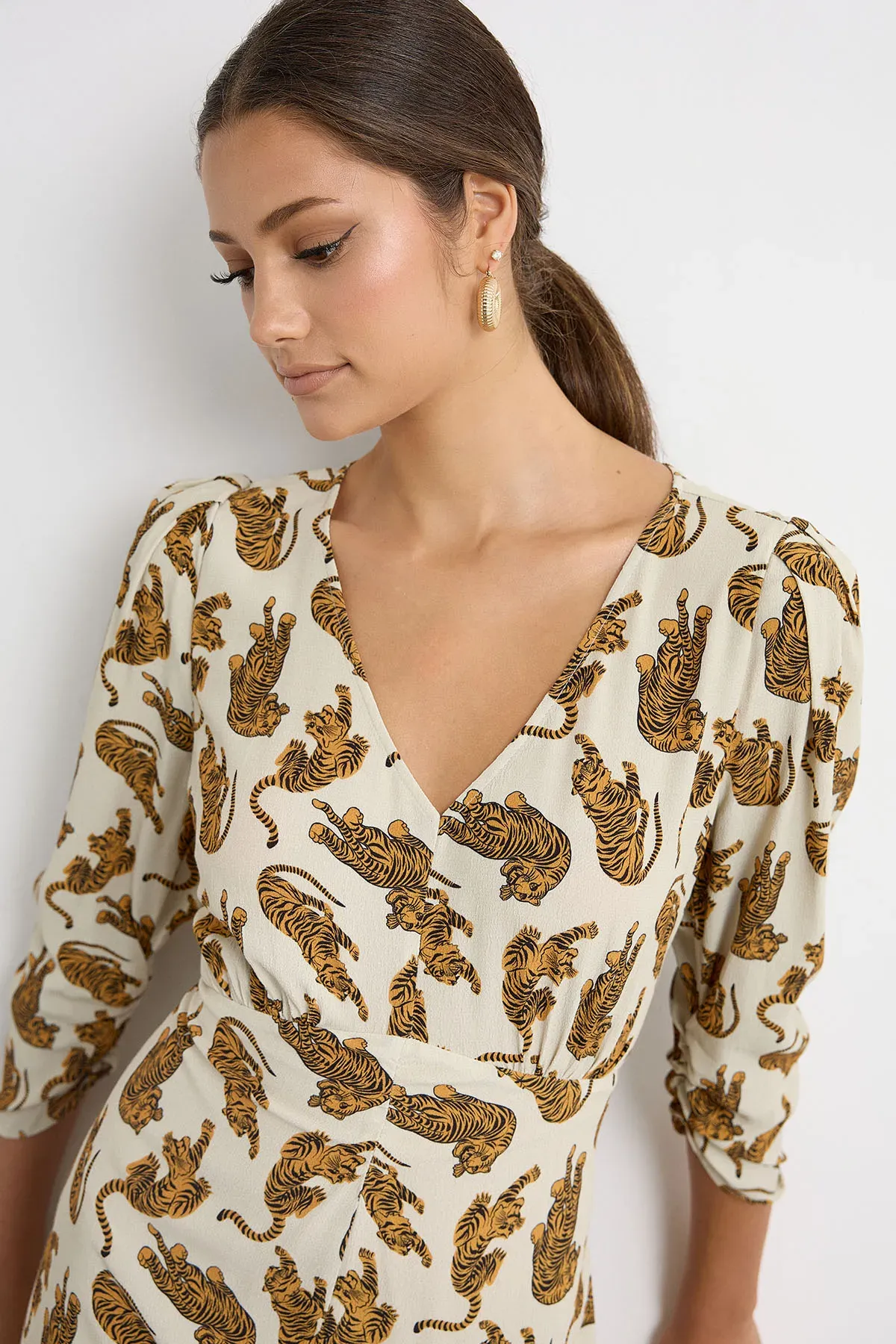 Printed Maxi Dress with V-Neck and Ruched Back 5