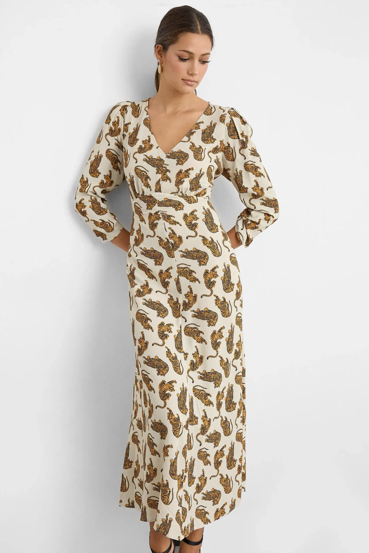 Printed Maxi Dress with V-Neck and Ruched Back