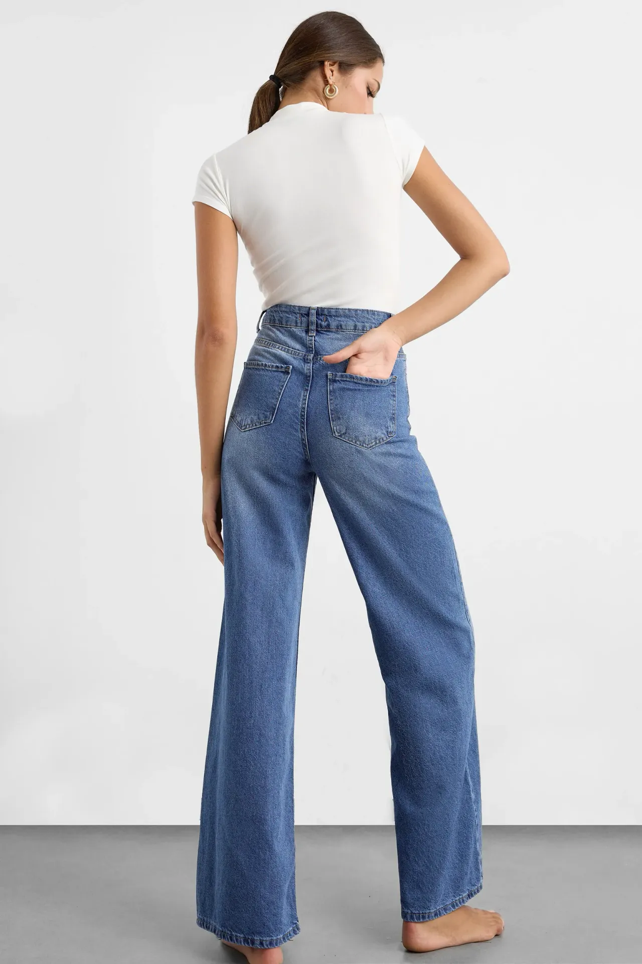 High-Waist Wide-Leg Jeans 