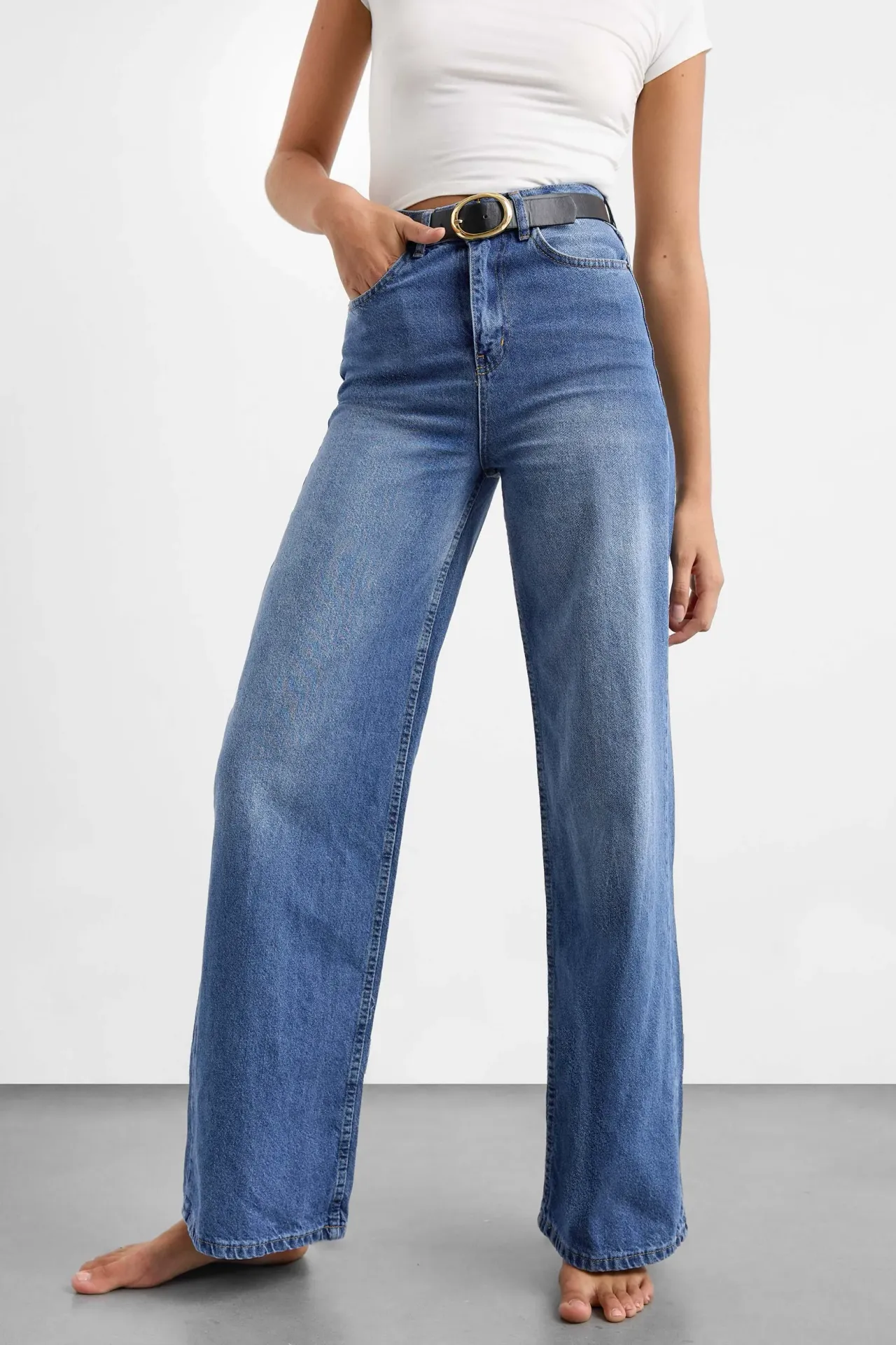 High-Waist Wide-Leg Jeans 