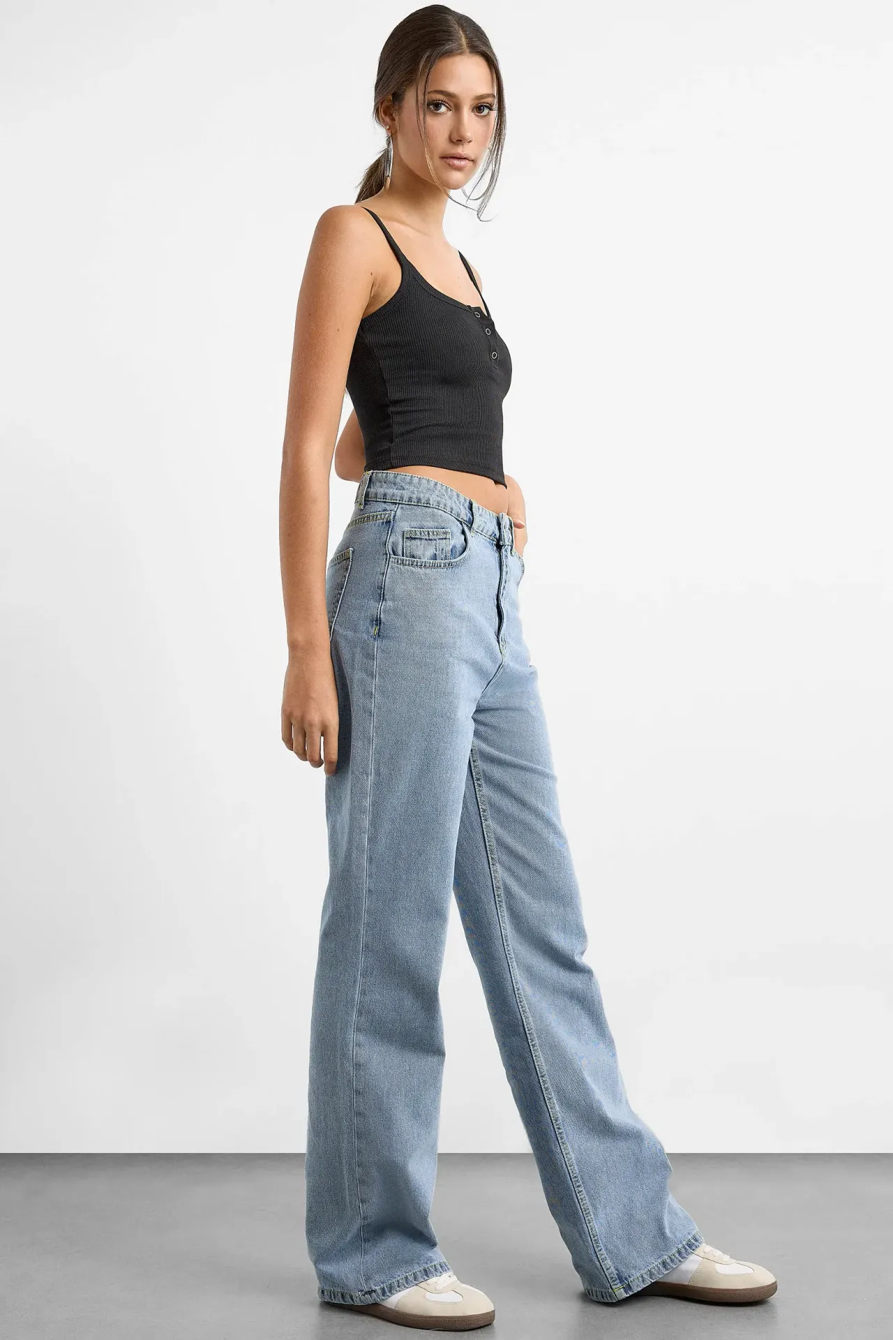 Sleeveless Ribbed Camisole with Snap Detail