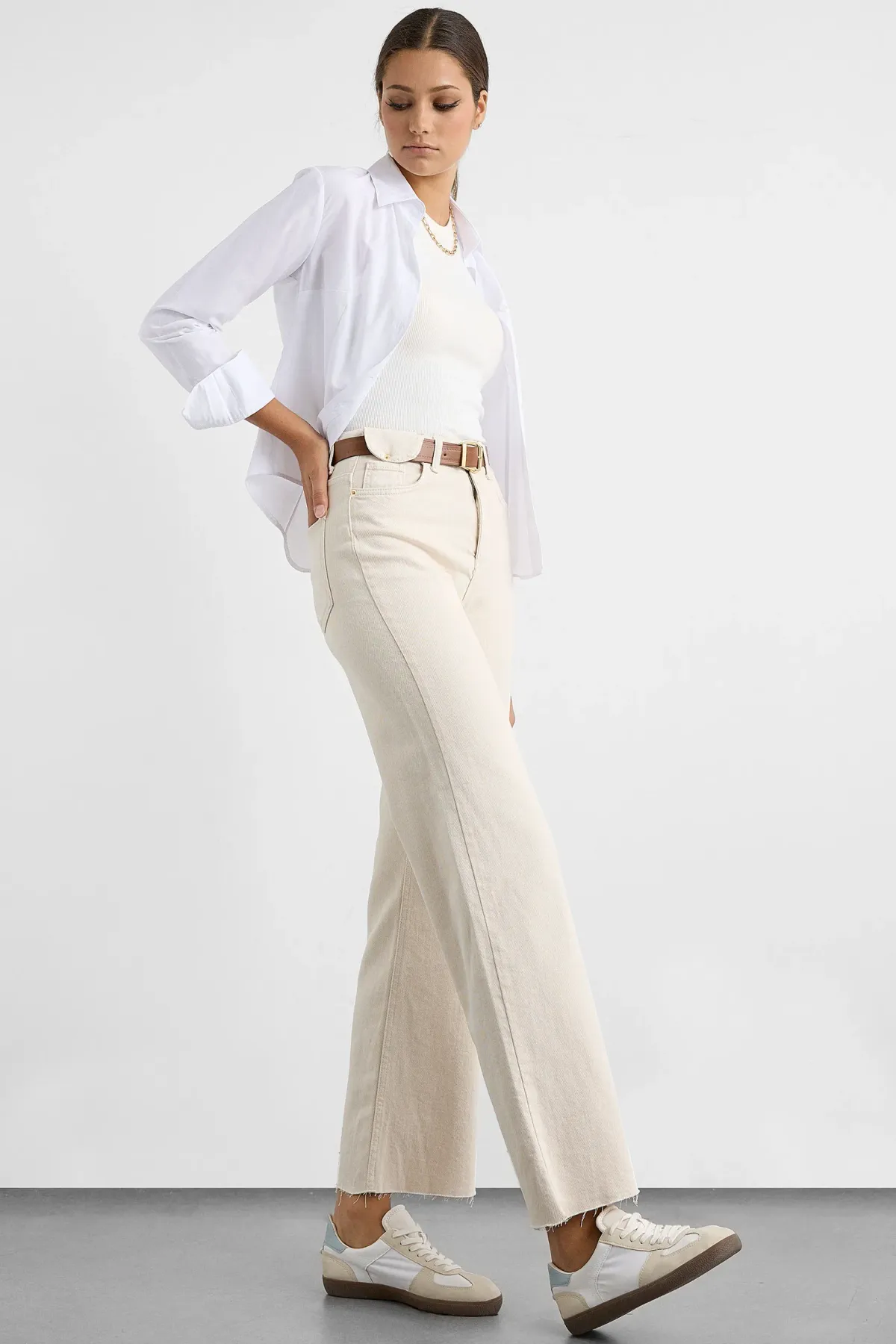 High-Waist Denim Pants with Belt 3