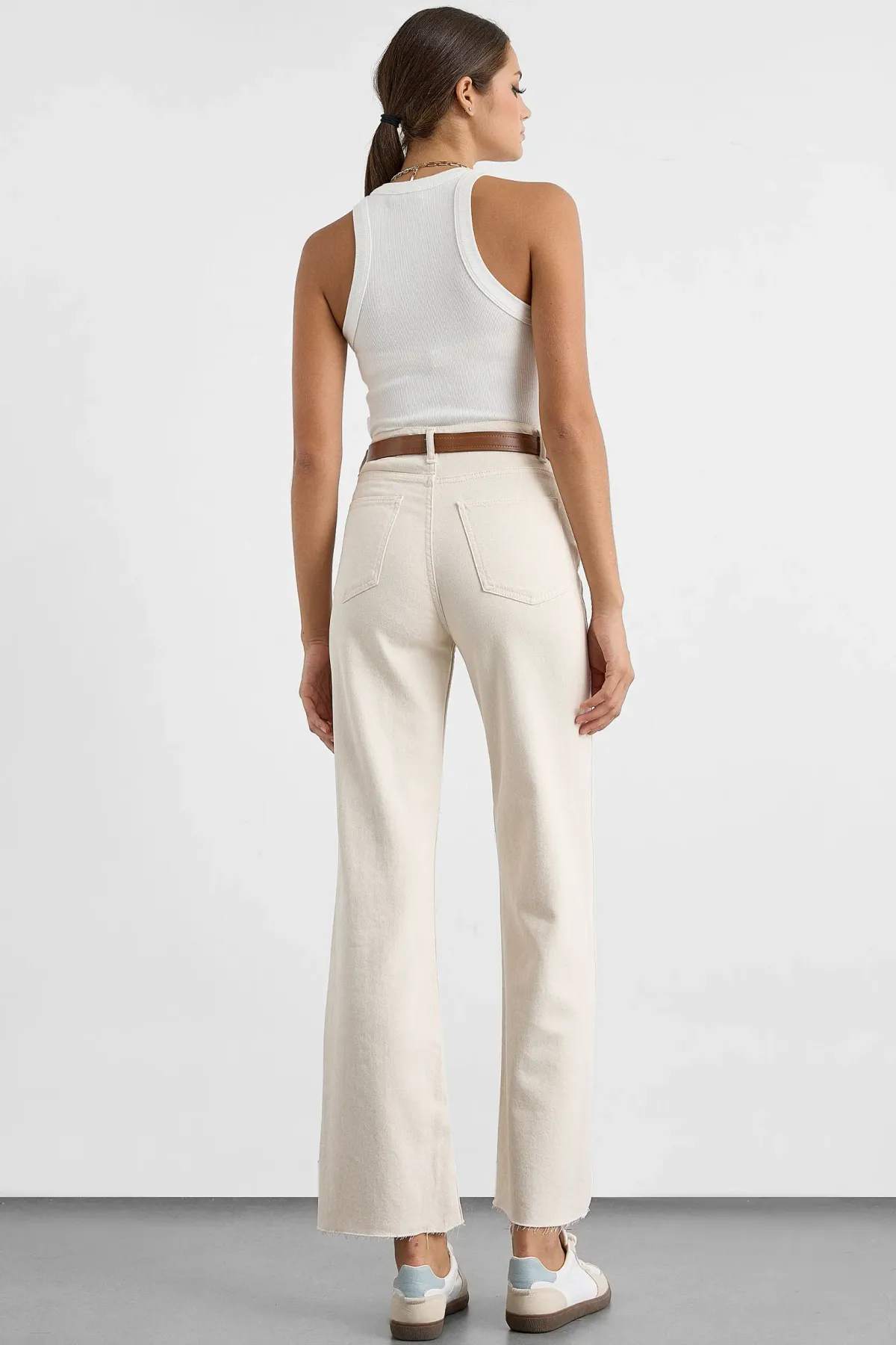 High-Waist Denim Pants with Belt 4