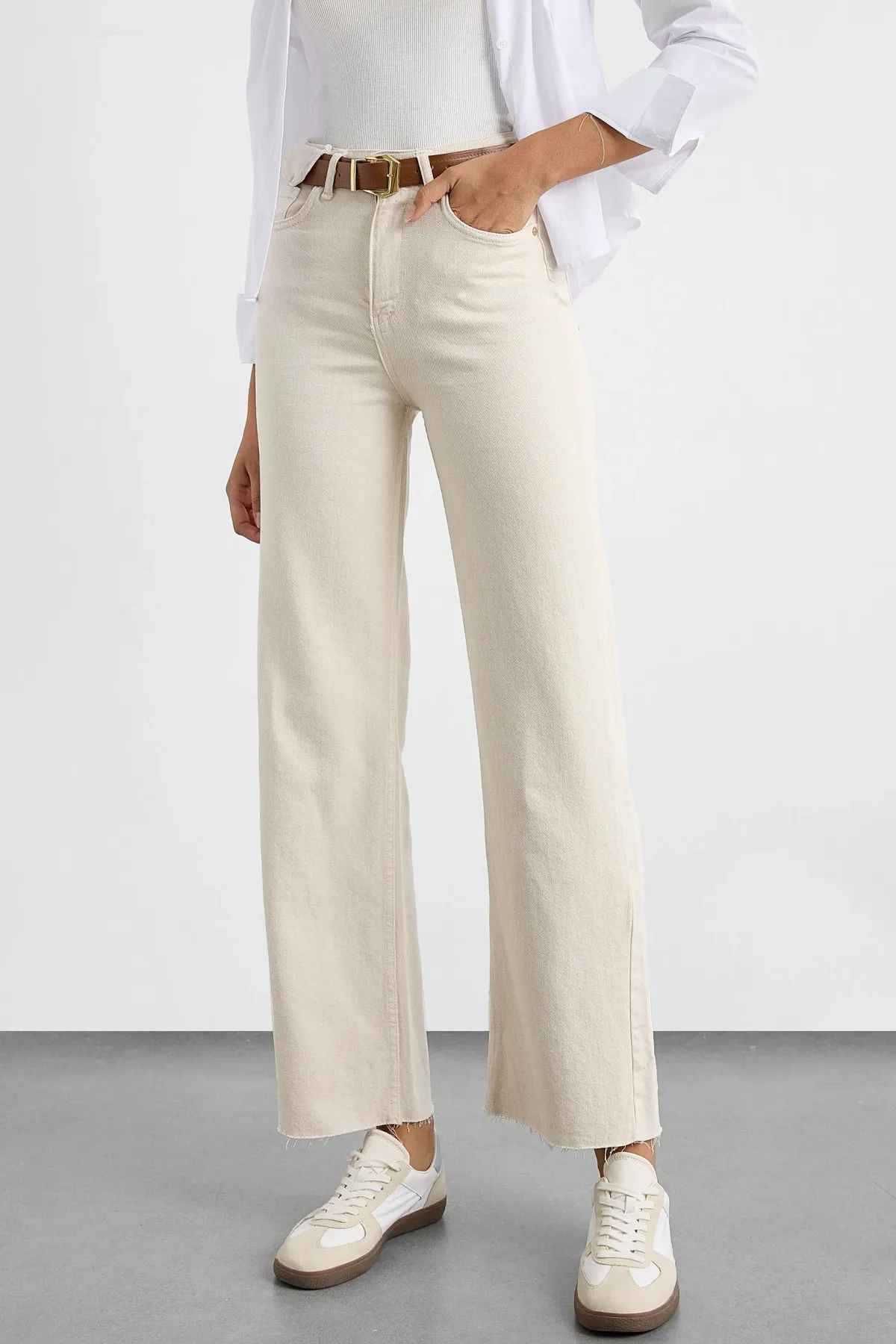 High-Waist Denim Pants with Belt 2