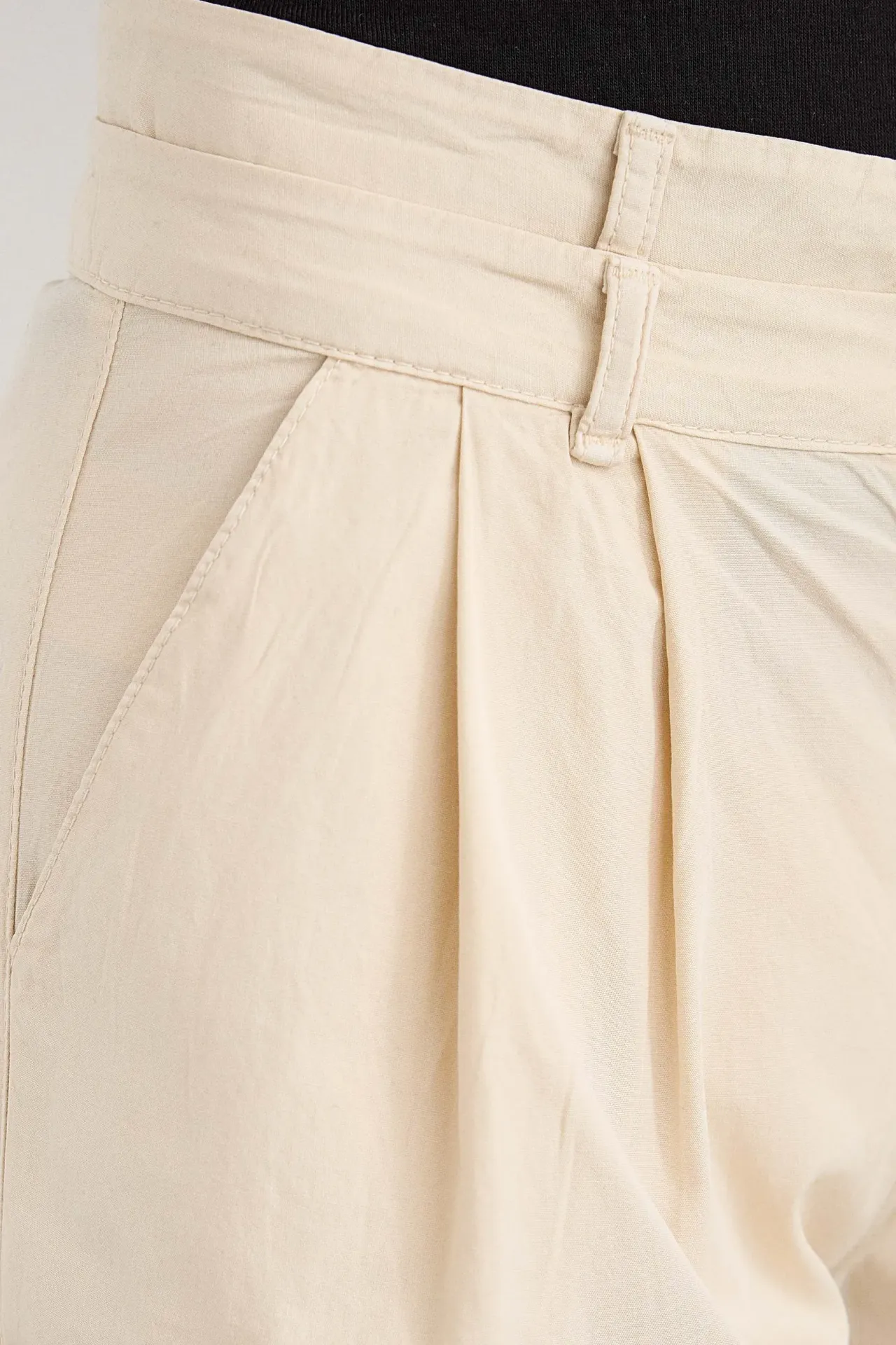 High-Waist Pleated Straight-Leg Pants with Waist Detail