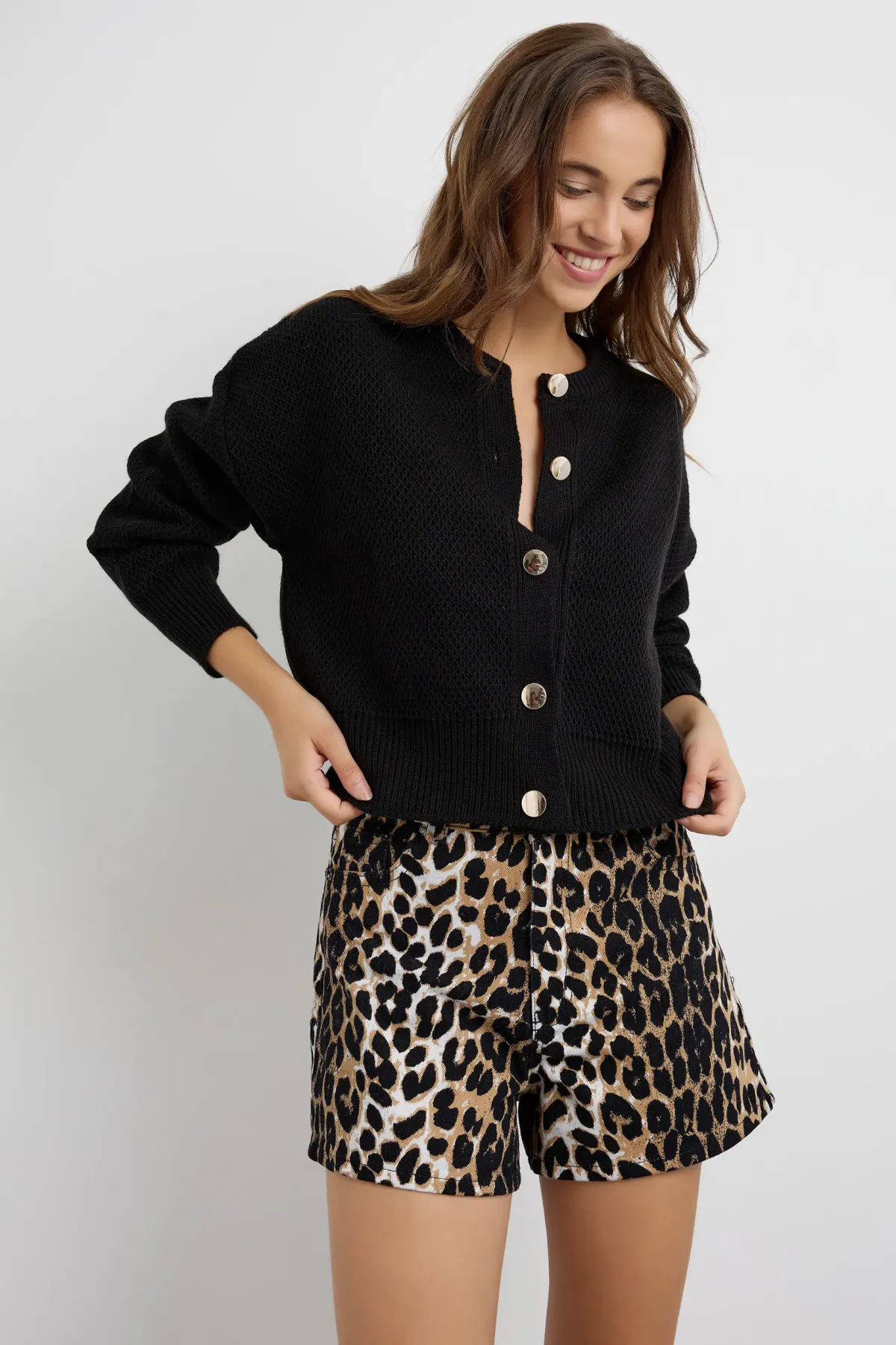 Textured Buttoned Cardigan 3