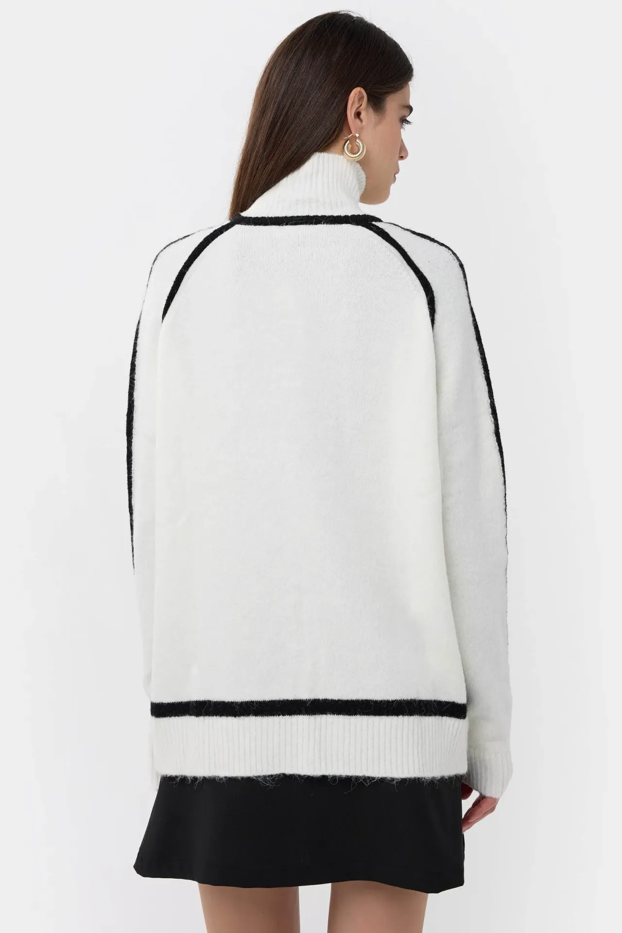 Oversized Knit Sweater with Contrast Detail