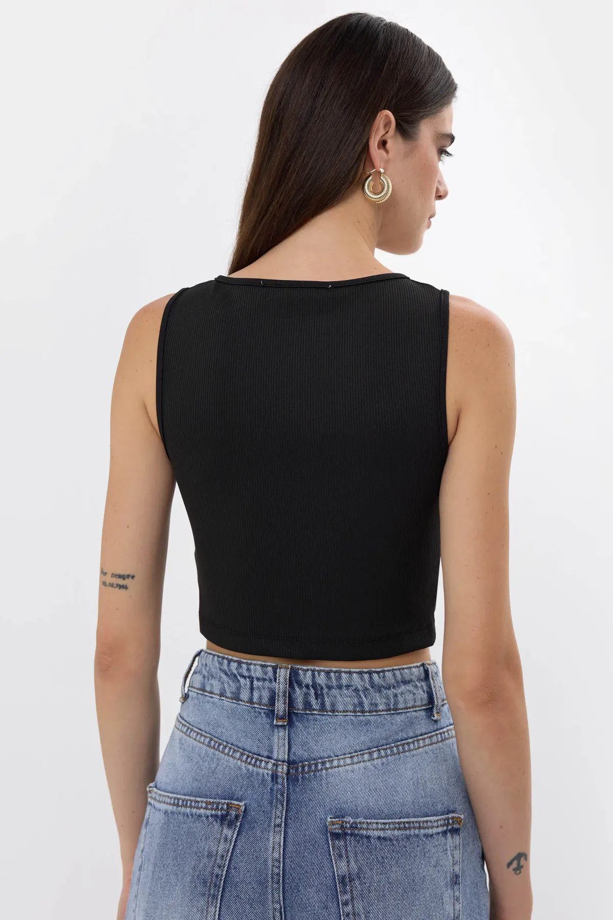  Solid Rib Twist Front Crop Top 3