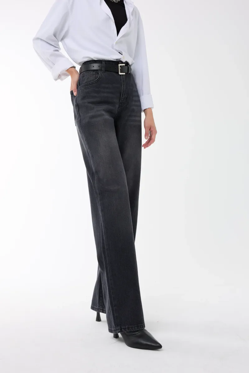 Washed Straight-Leg Jeans 3