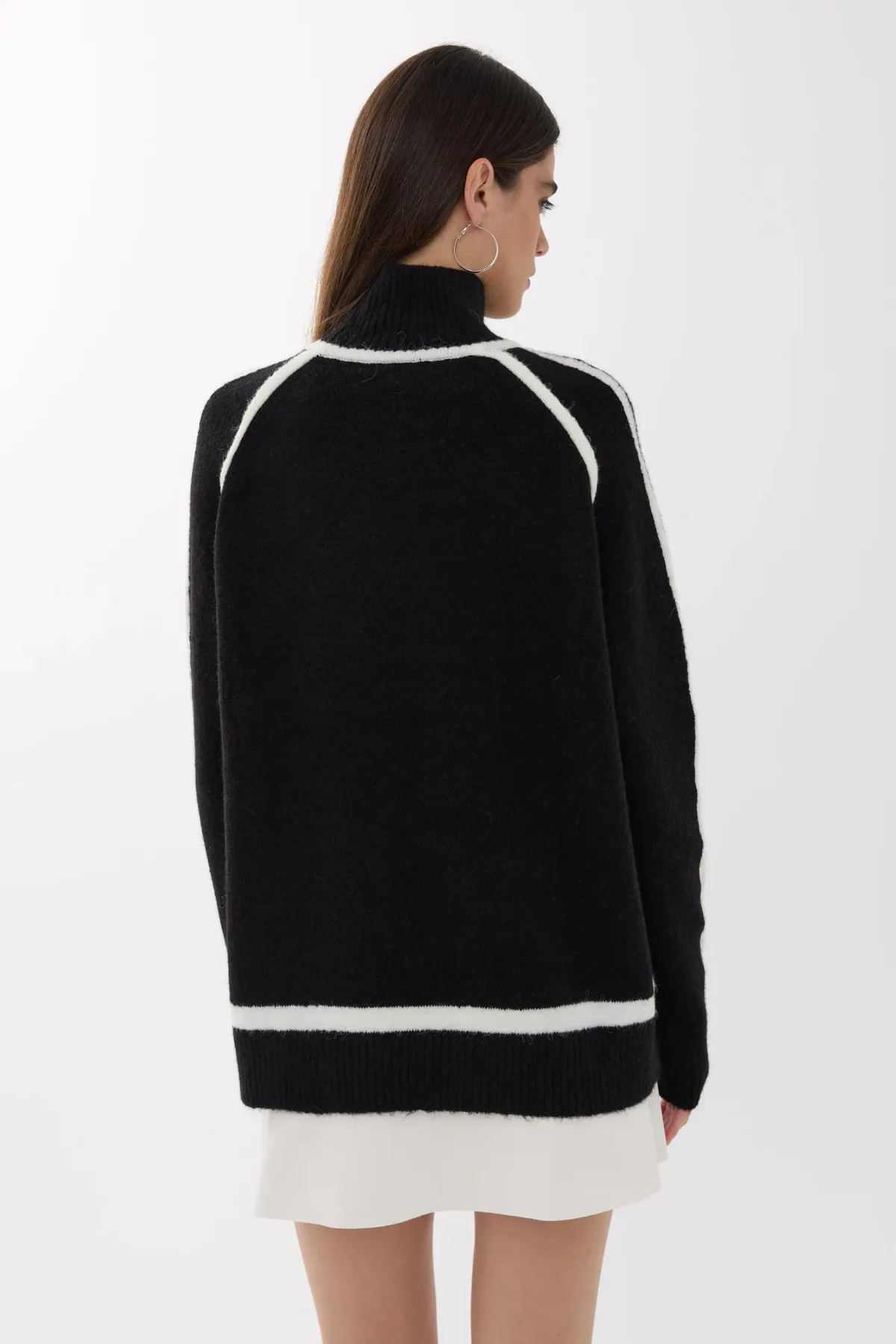 Oversized Knit Sweater with Contrast Detail 4