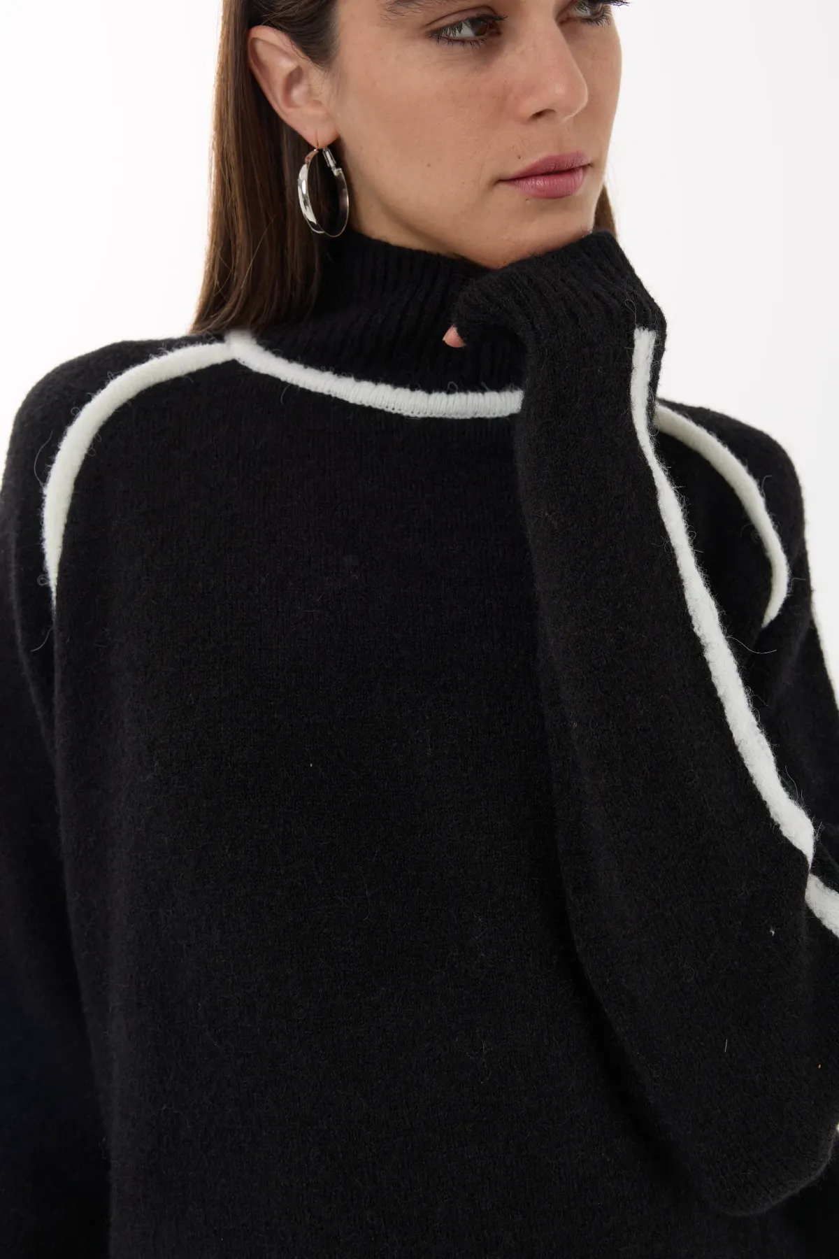 Oversized Knit Sweater with Contrast Detail 5