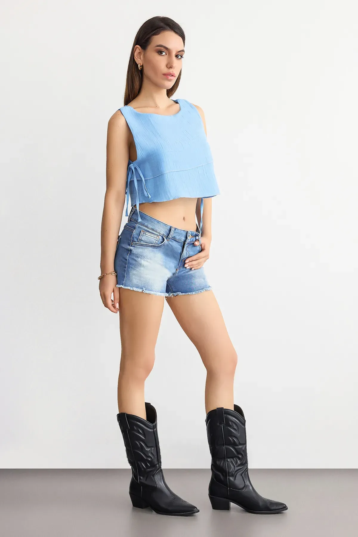 Yandan Bağlamalı Yuvarlak Yakalı Muslin Crop Top 3