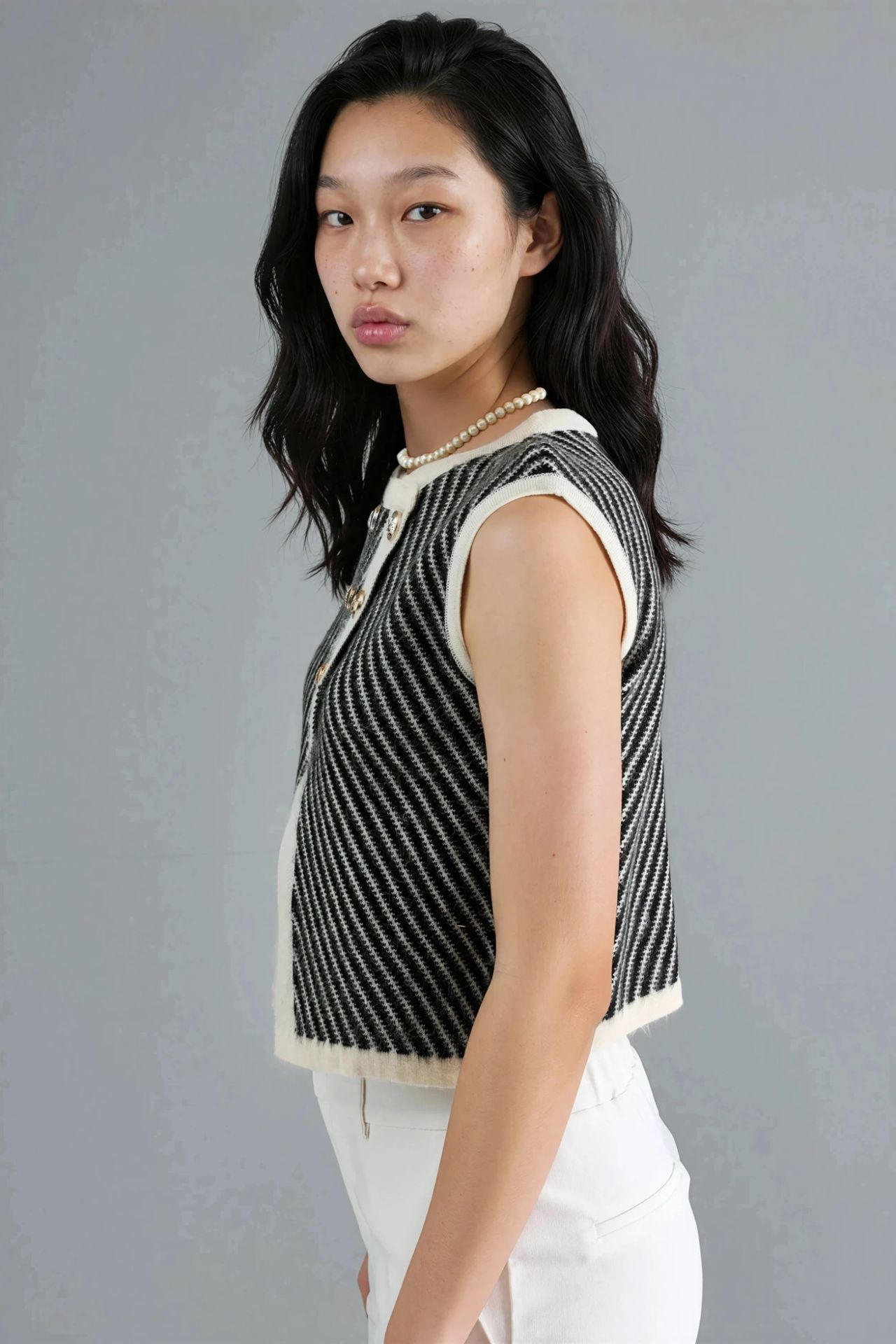 MY FASHION Textured Knitwear Cropped Waistcoat with Button Closure 2