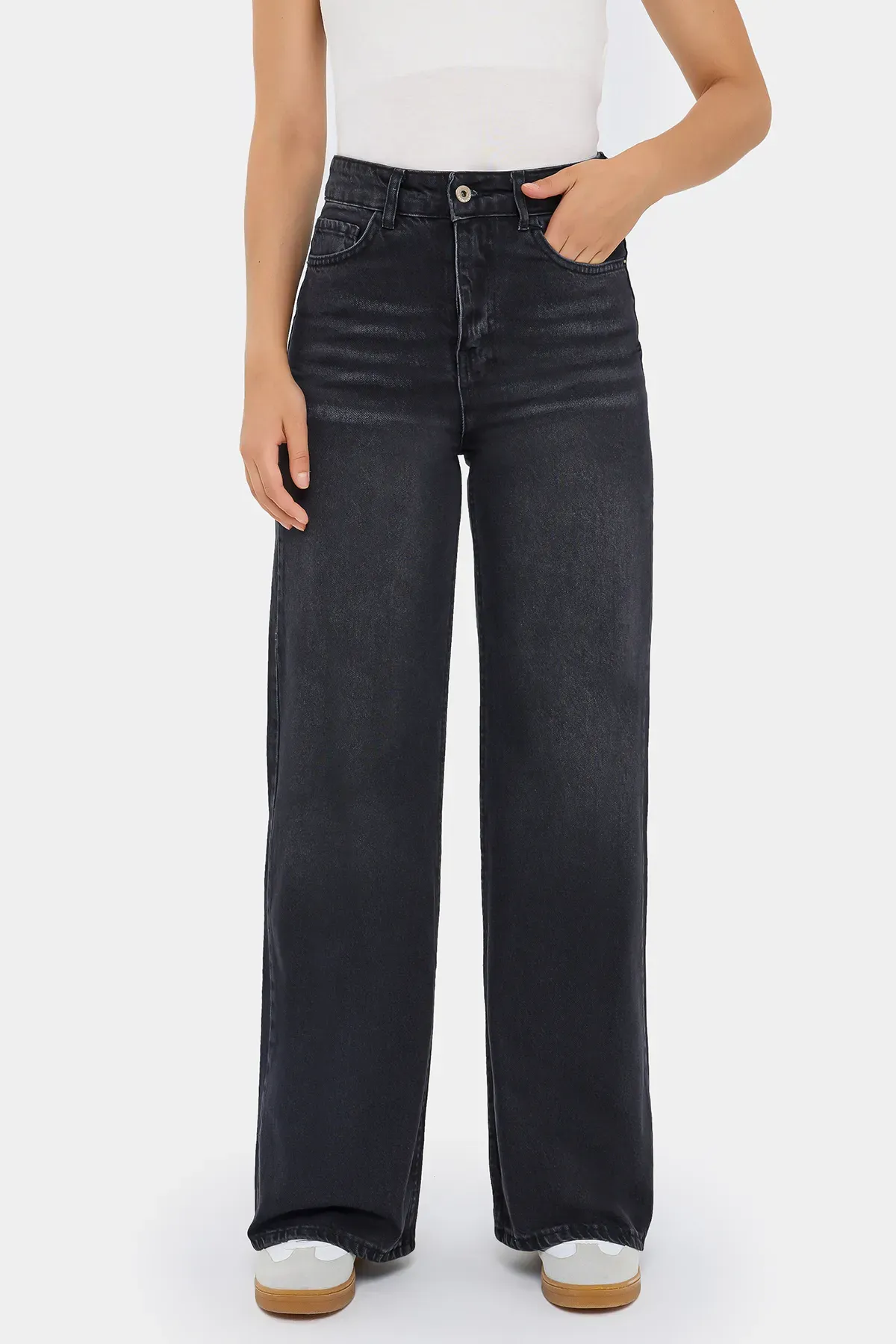 High-Waist Wide-Leg Jeans  2
