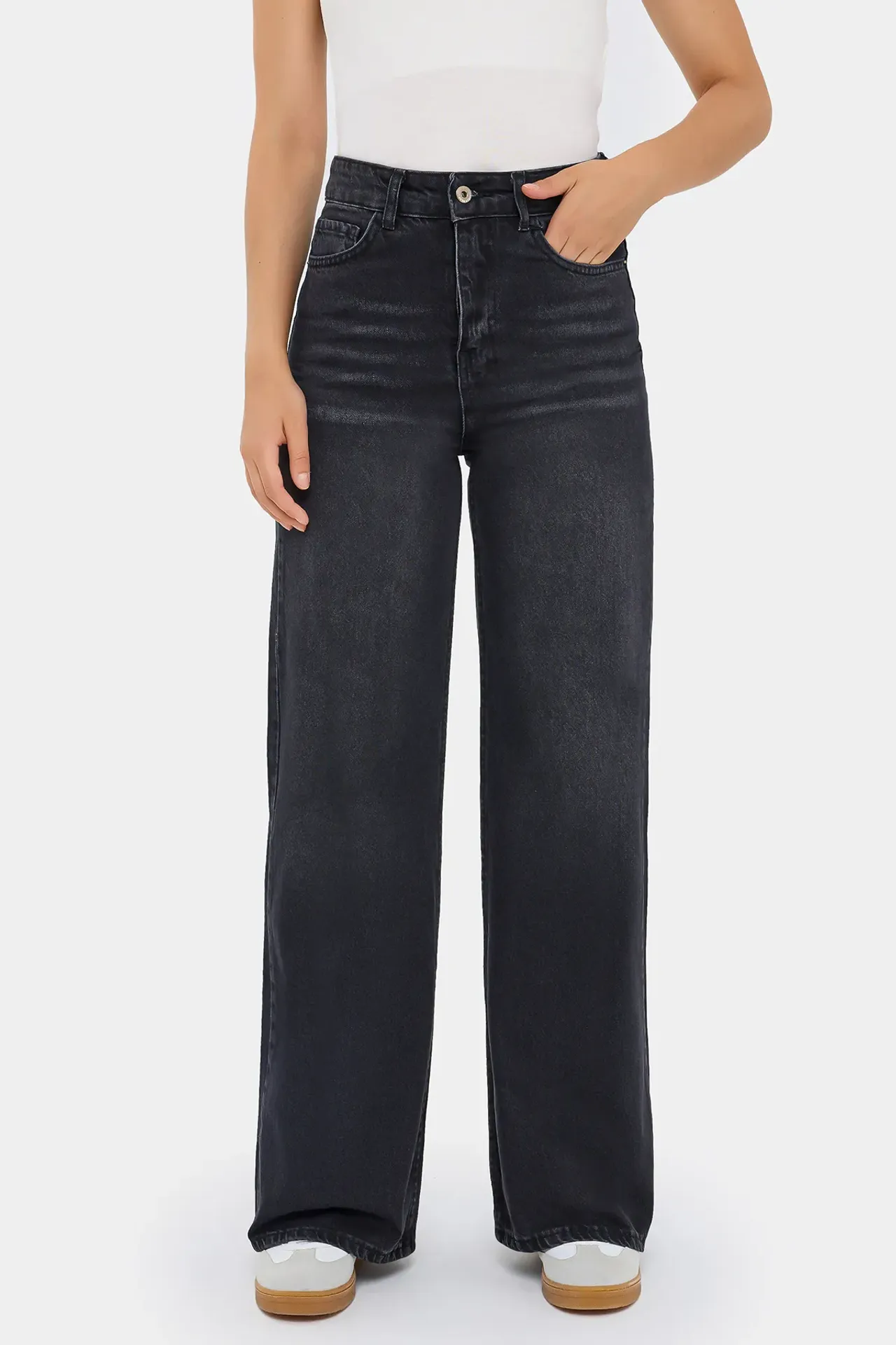 High-Waist Wide-Leg Jeans 