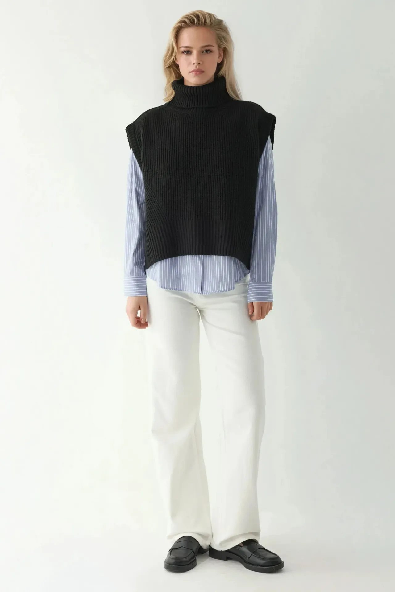 Relaxed Fit Turtleneck Sweater Vest 5