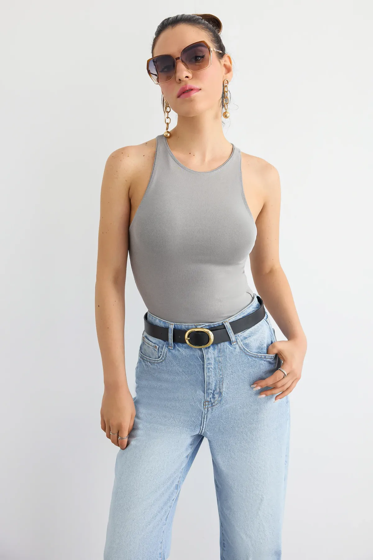 Sleeveless Round Neck Tank Top 2