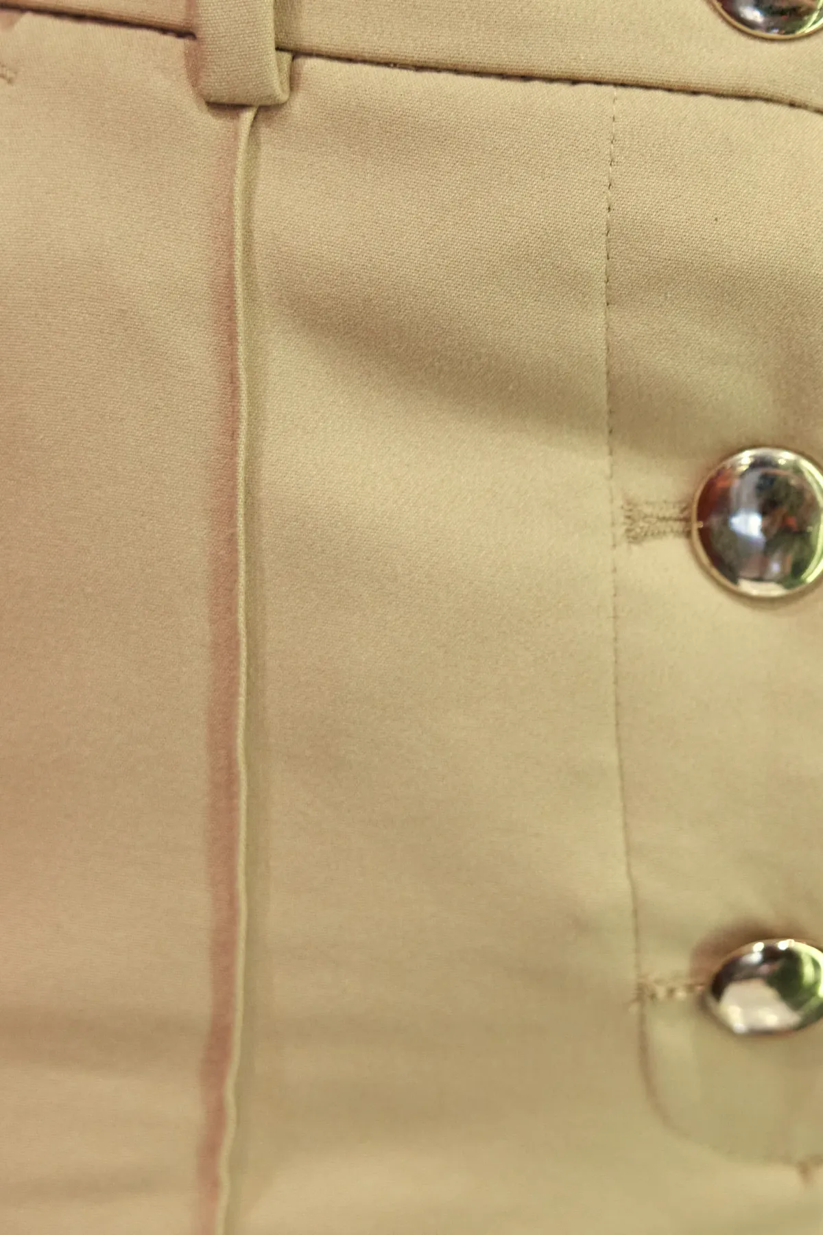 High-Waist Buttoned Shorts 5