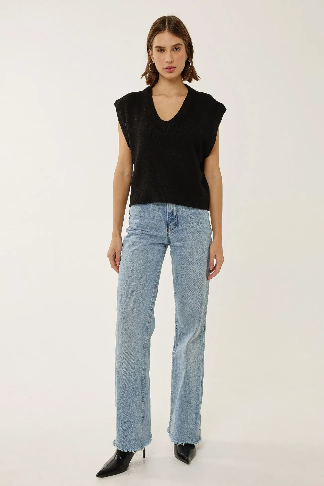 V-Neck Cropped Sweater Vest 3