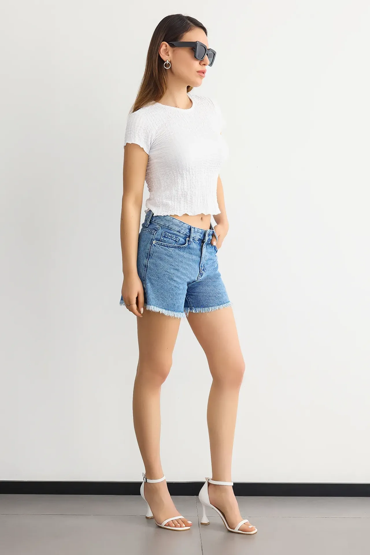 Short-Sleeve Round Neck Cropped Top in Textured Twisted Fabric