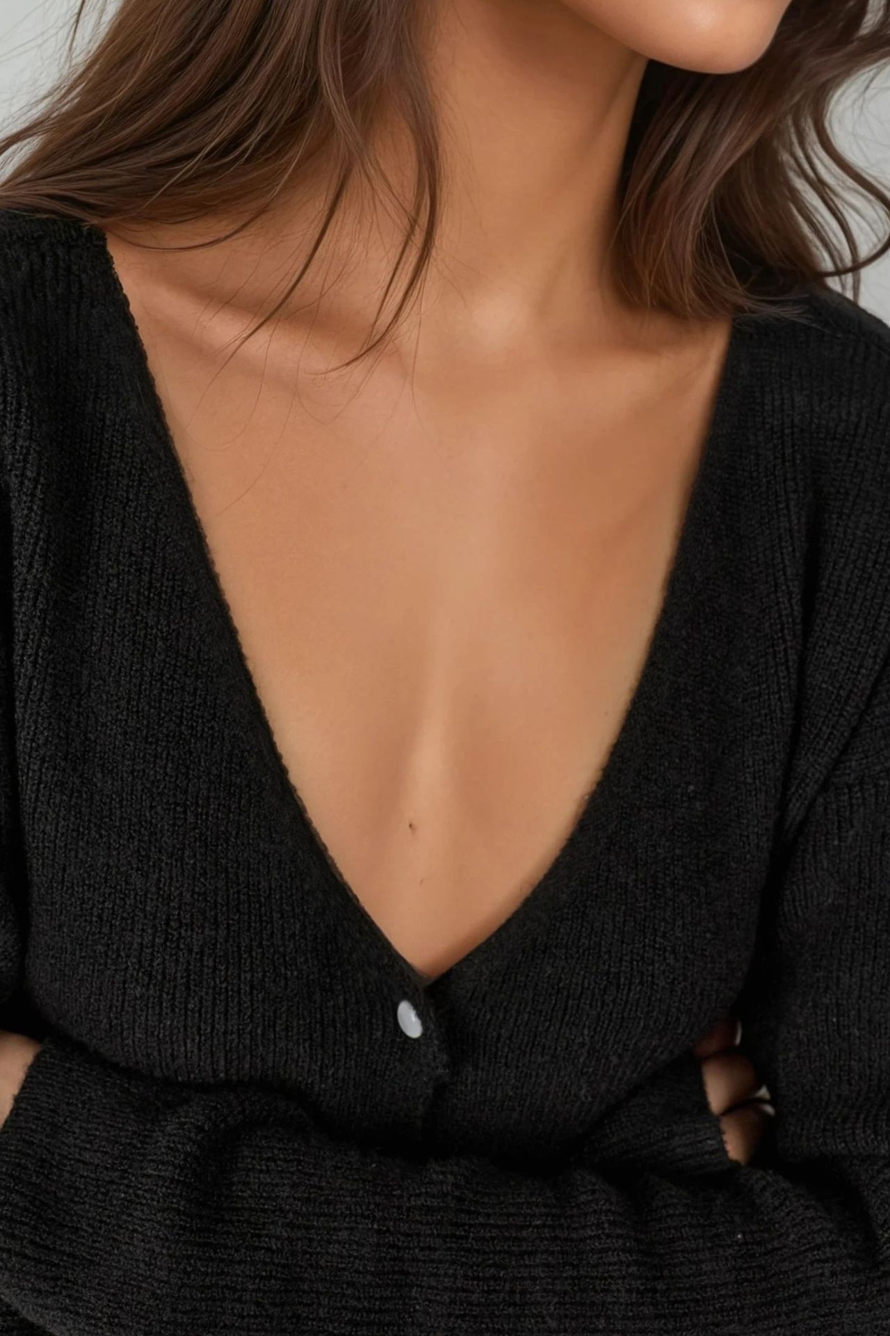 Ultra Soft V-neck Buttoned Dual-use Cardigan 8