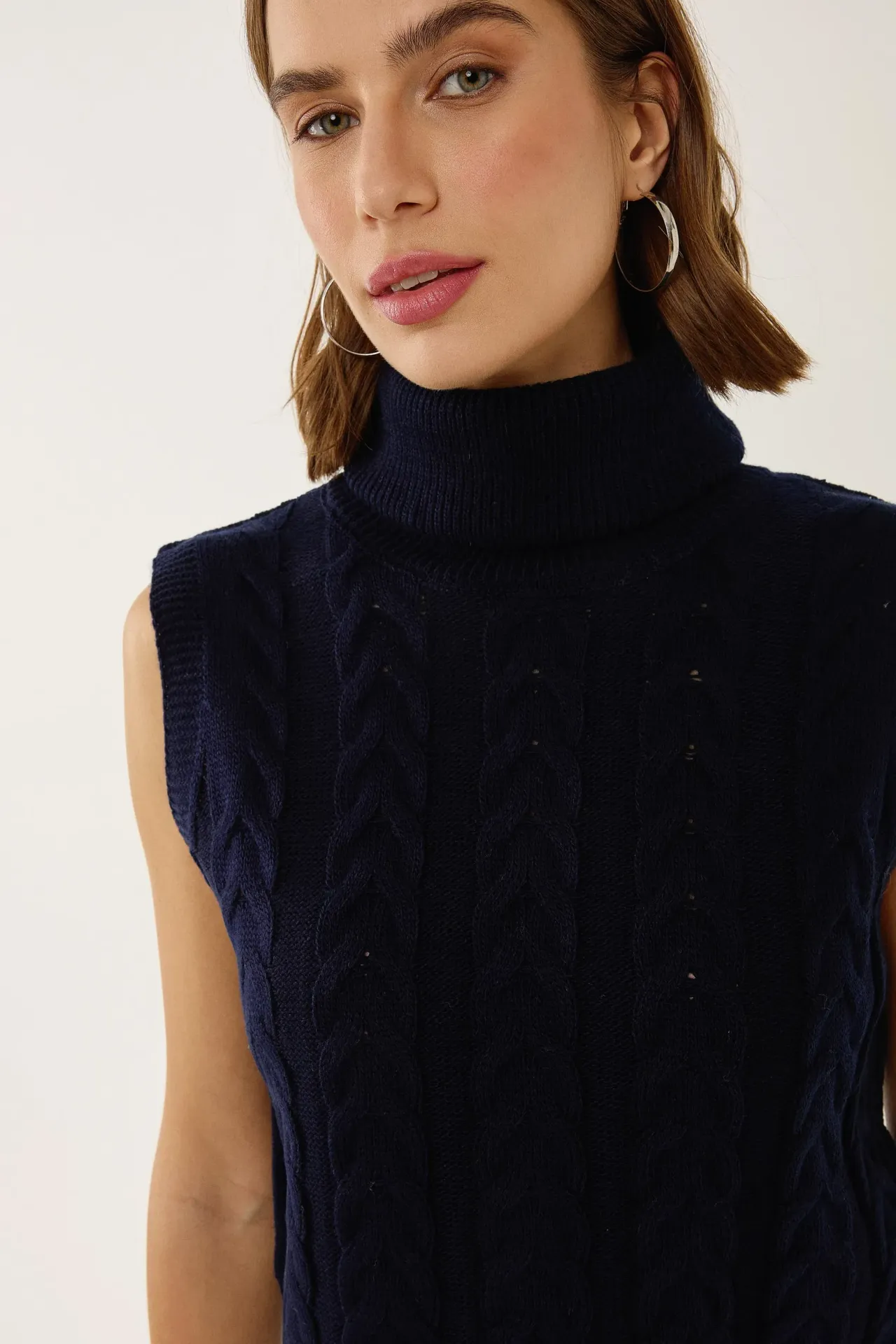 Turtleneck Knitwear Sweater Vest with Hair Braid Pattern