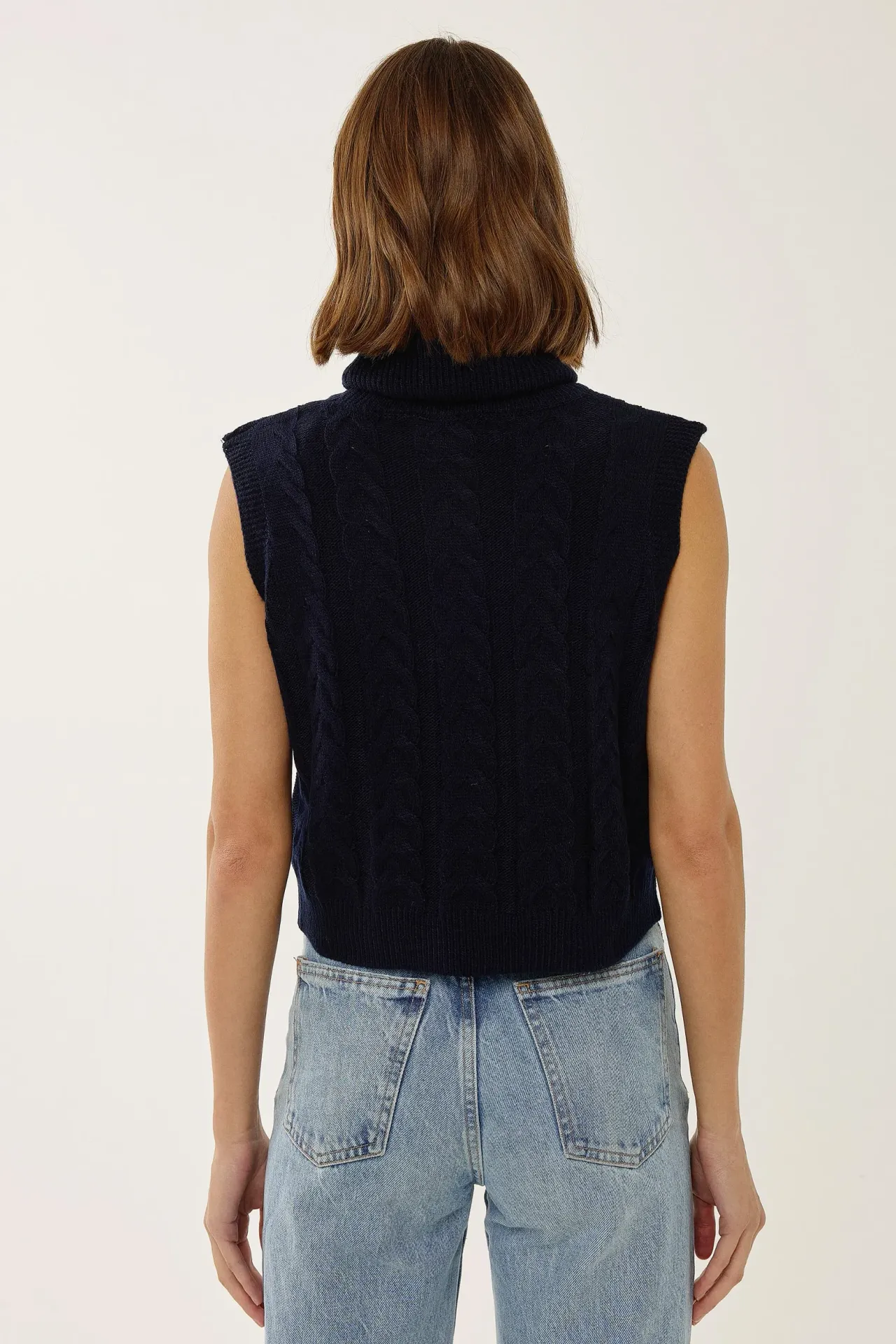 Turtleneck Knitwear Sweater Vest with Hair Braid Pattern