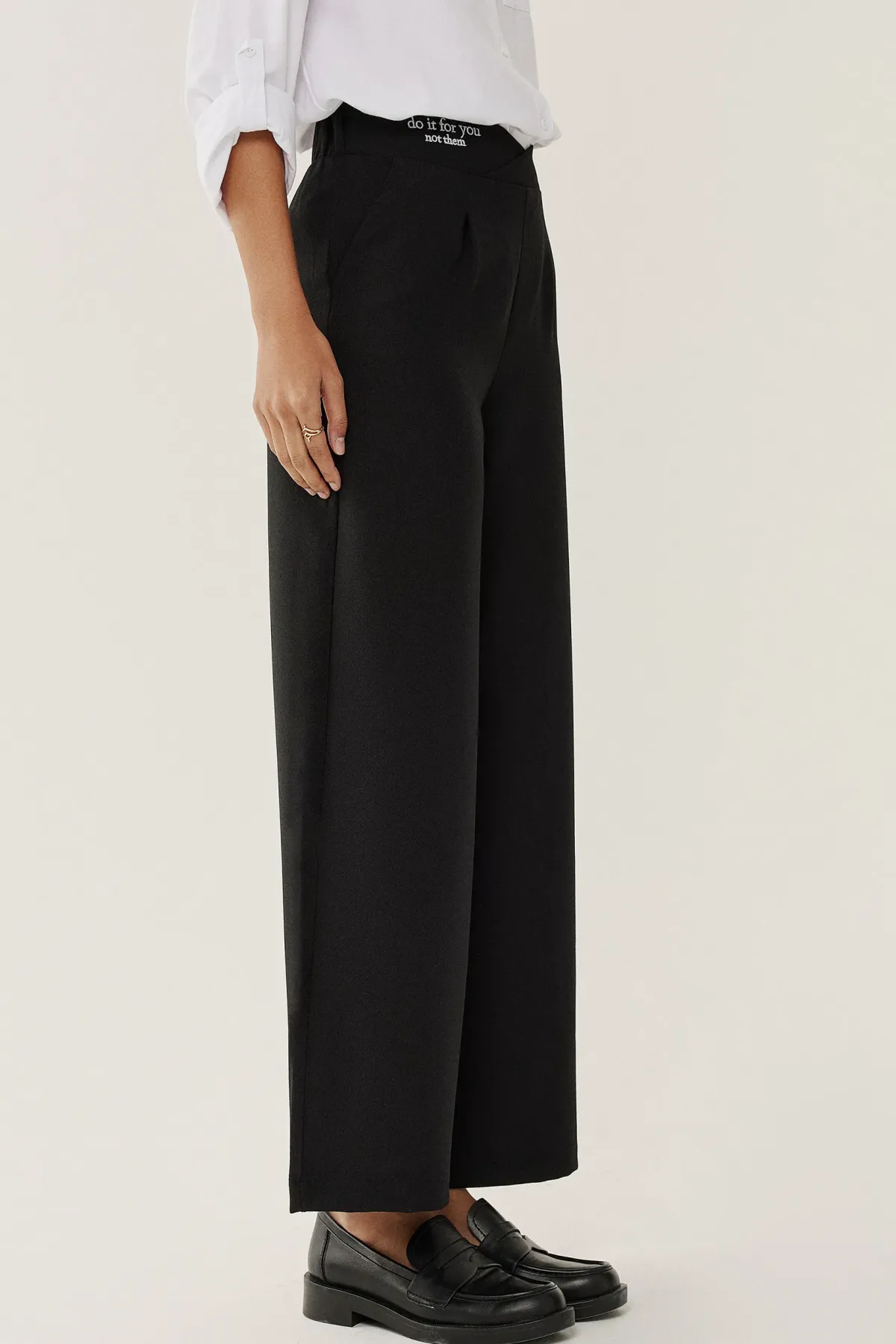 Waist Detailed Straight Leg Pants 4