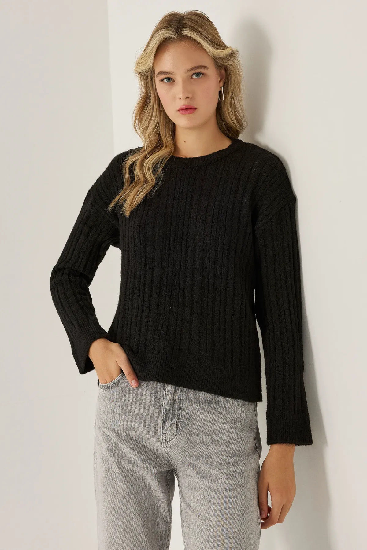 Relaxed Fit Crew Neck Sweater 3