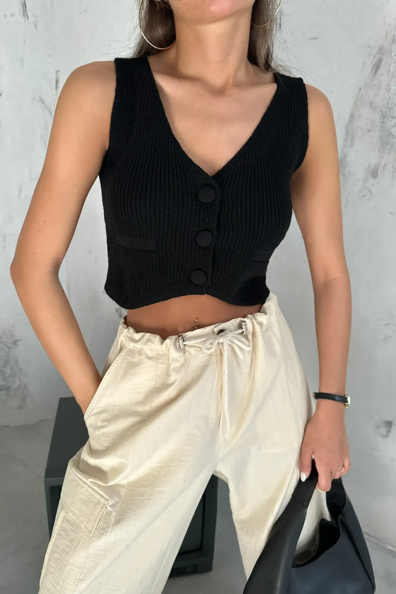 V Neck Knitted Buttoned Cropped Waistcoat
