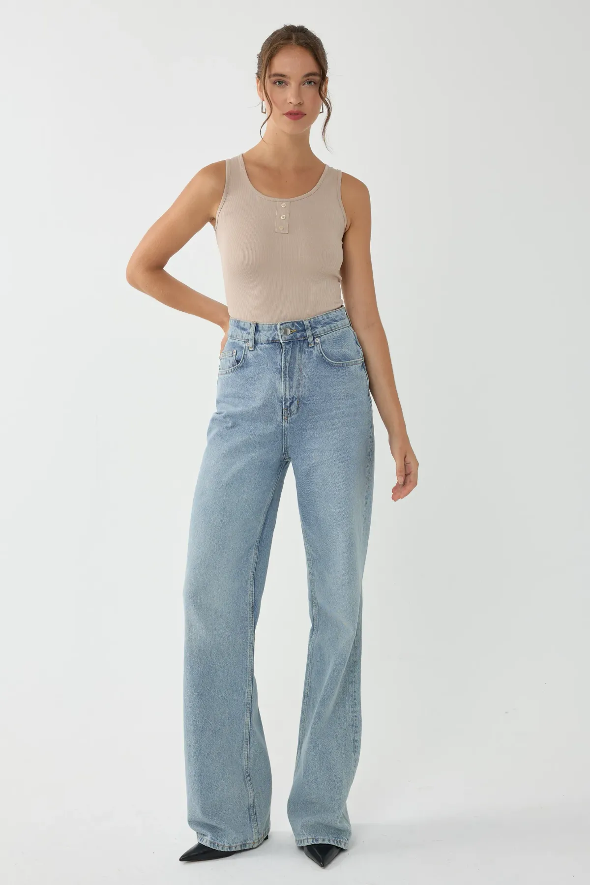 Basic Button Detailed Crop Top 6